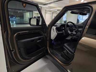 2025 Land Rover Defender S 130 P400