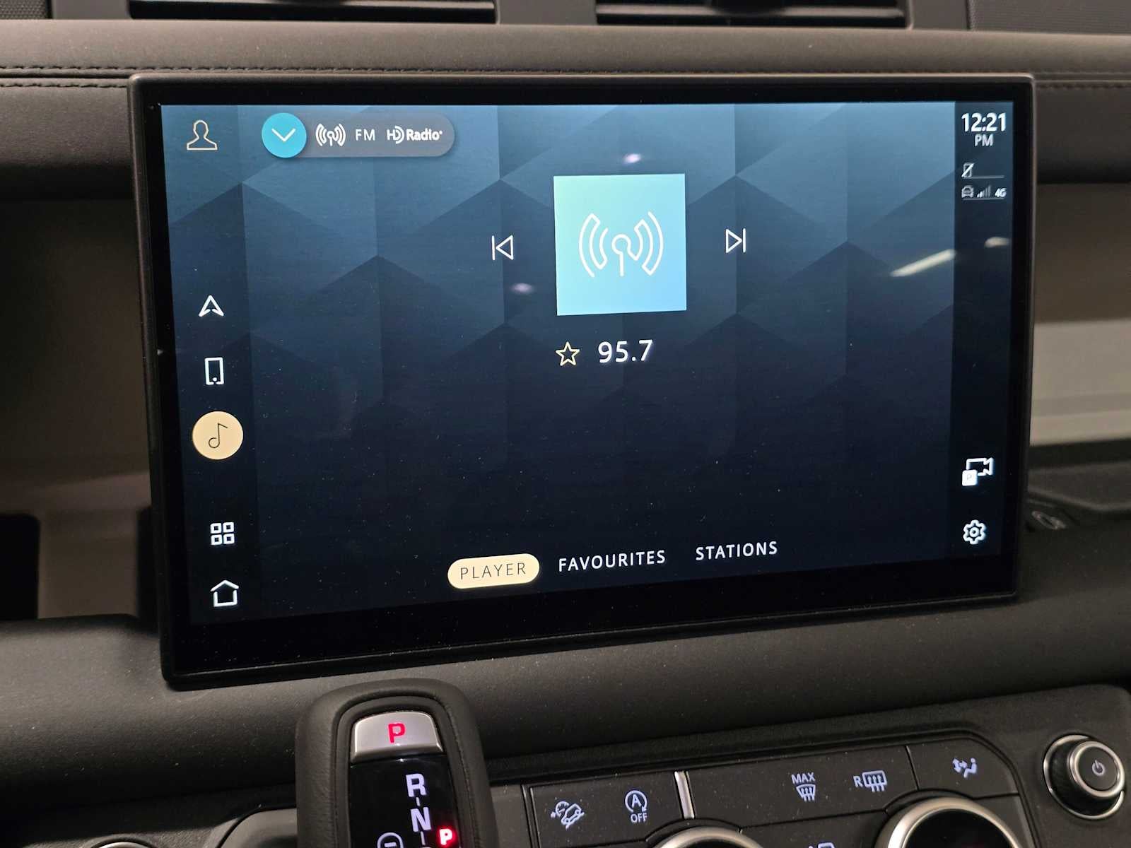 2025 Land Rover Defender S 130 P400