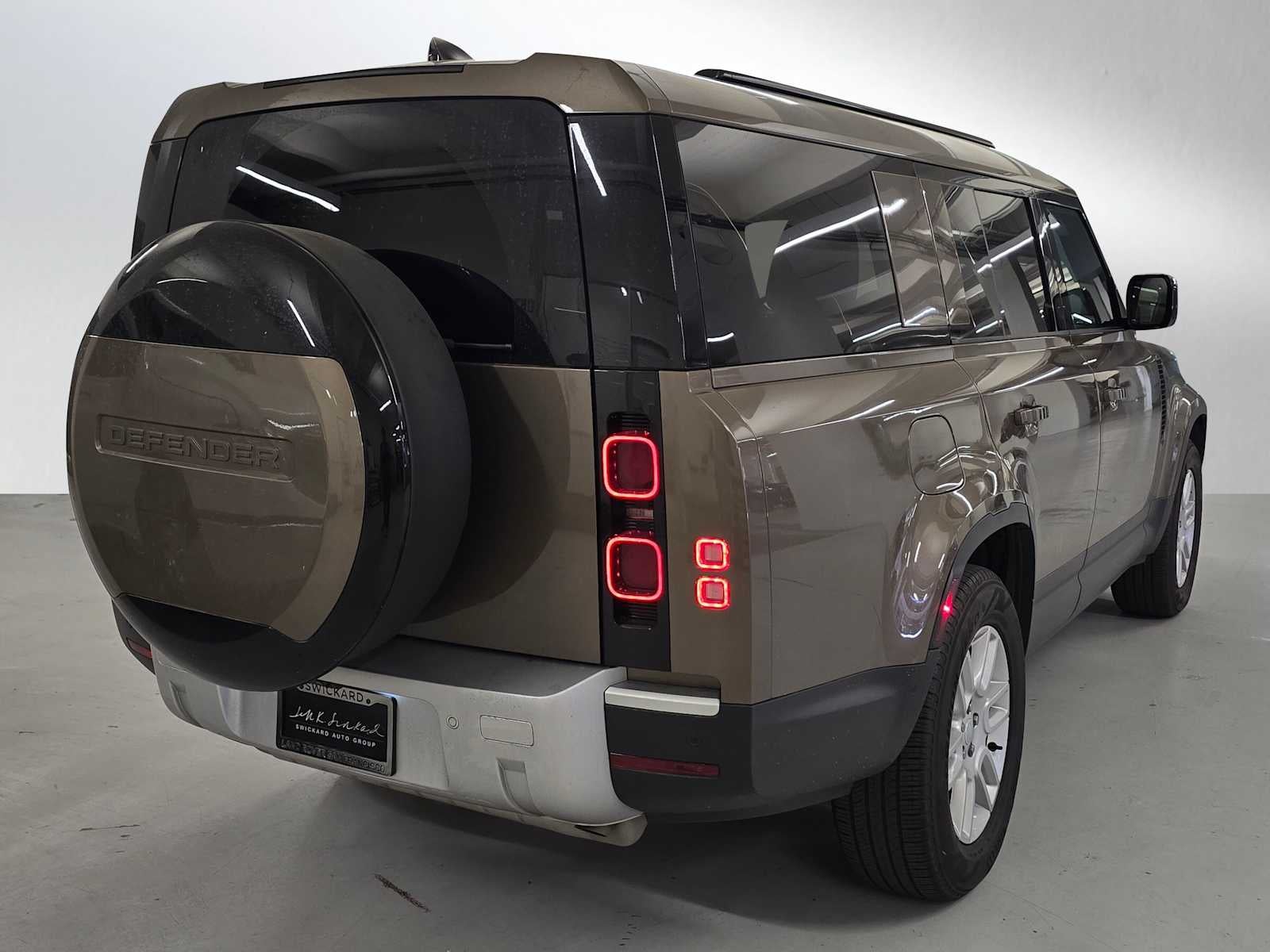 2025 Land Rover Defender S 130 P400