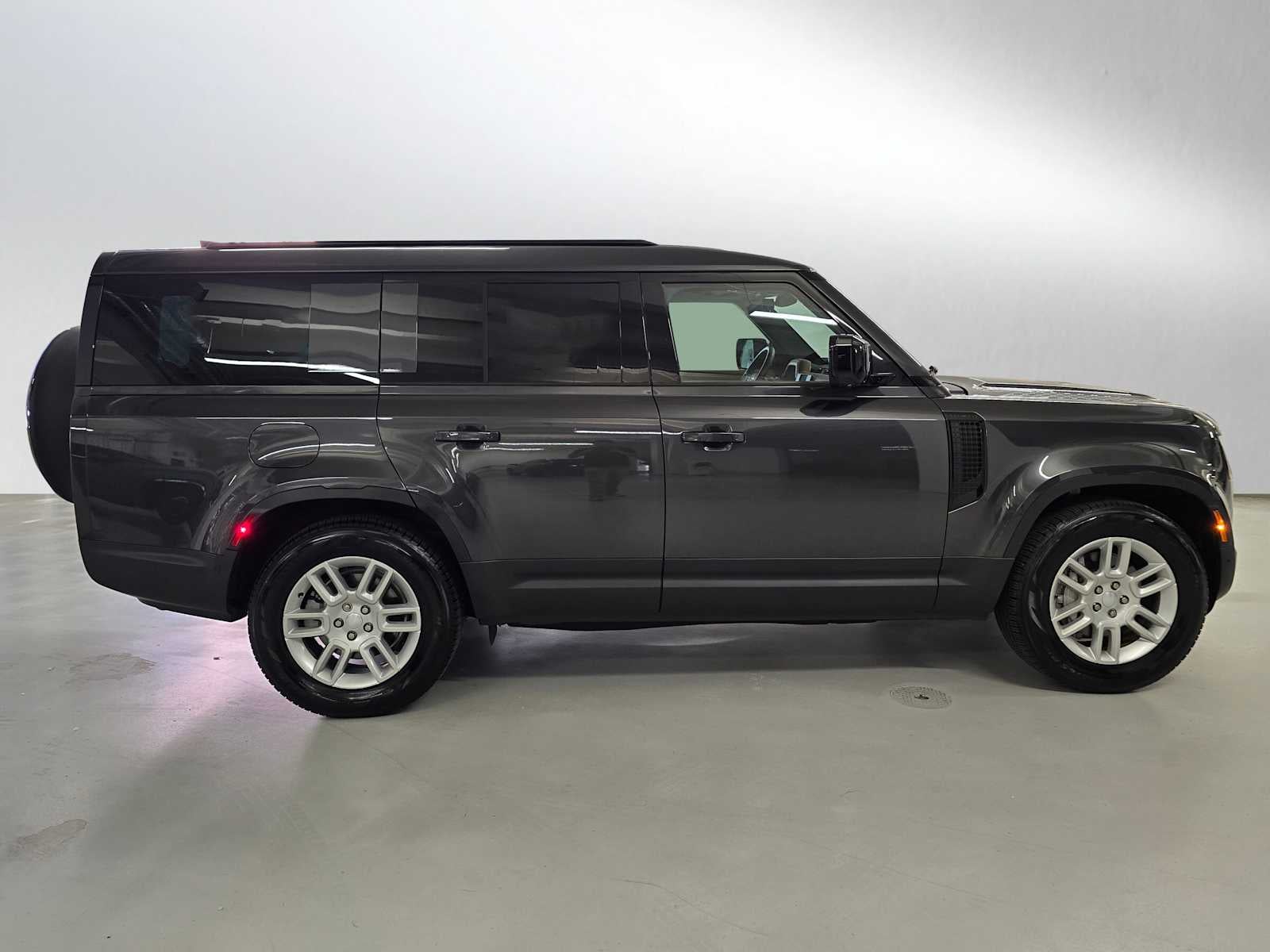 2025 Land Rover Defender S 130 P400