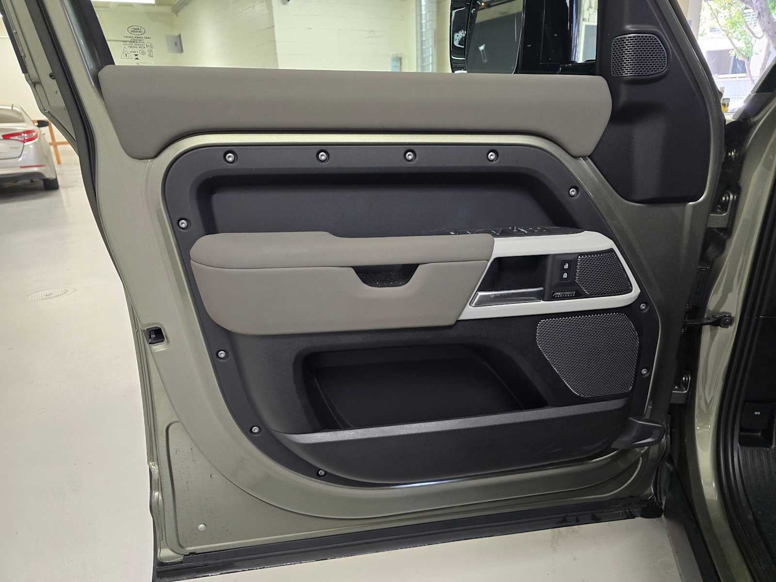 2023 Land Rover Defender SE 110 AWD