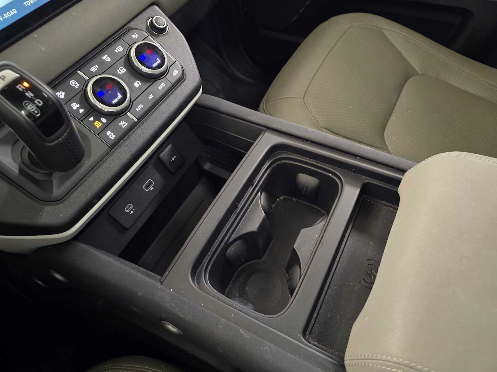 2023 Land Rover Defender SE 110 AWD