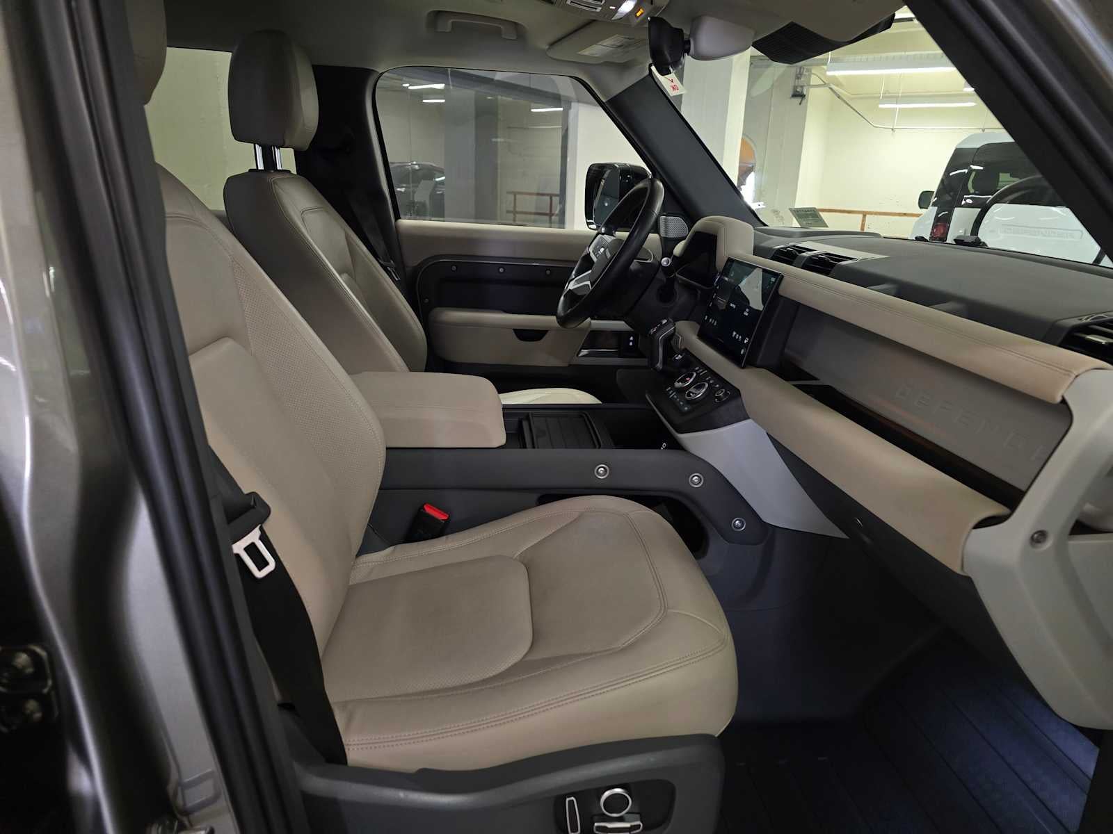 2023 Land Rover Defender SE 130 AWD