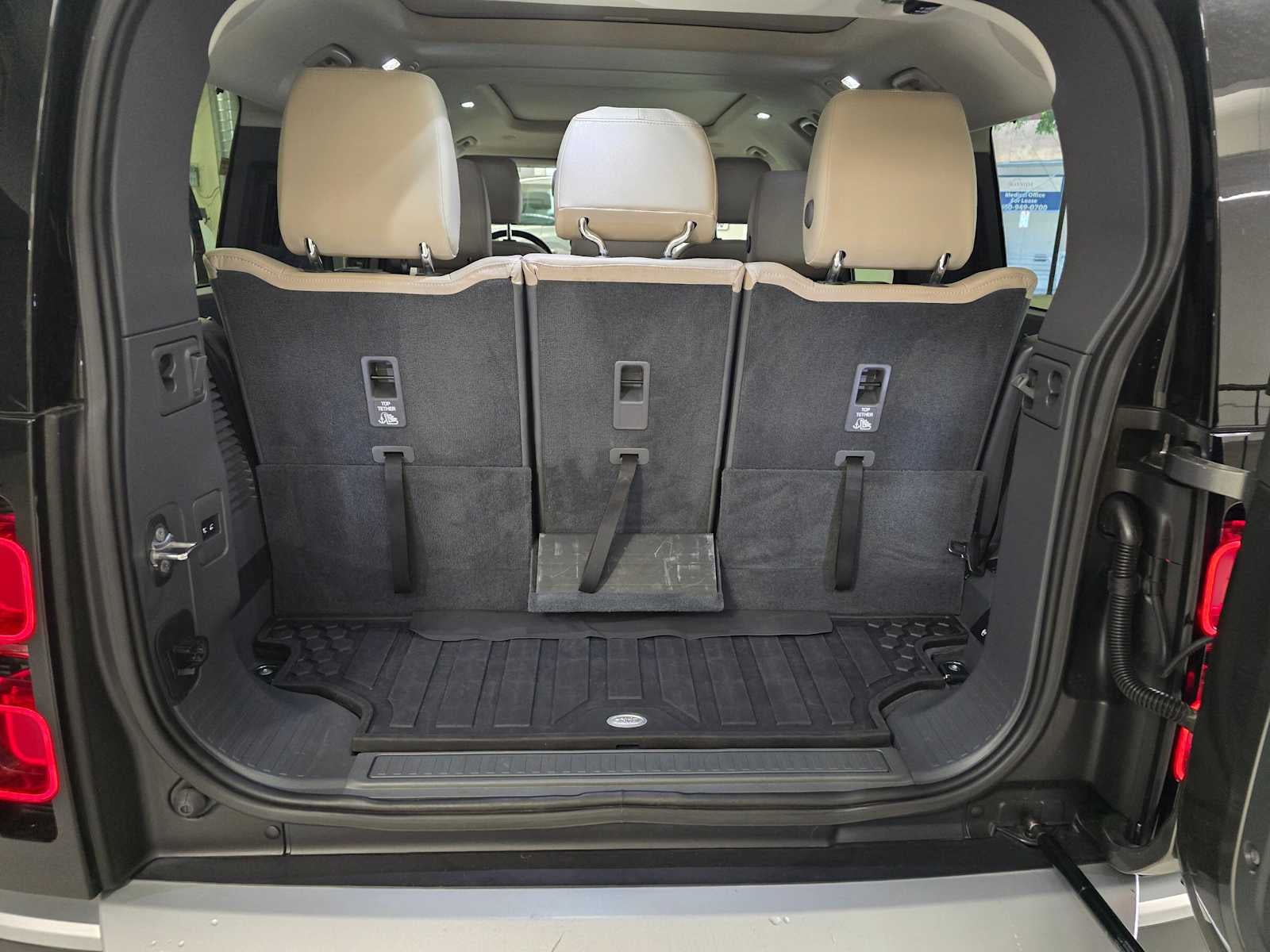 2023 Land Rover Defender SE 130 AWD