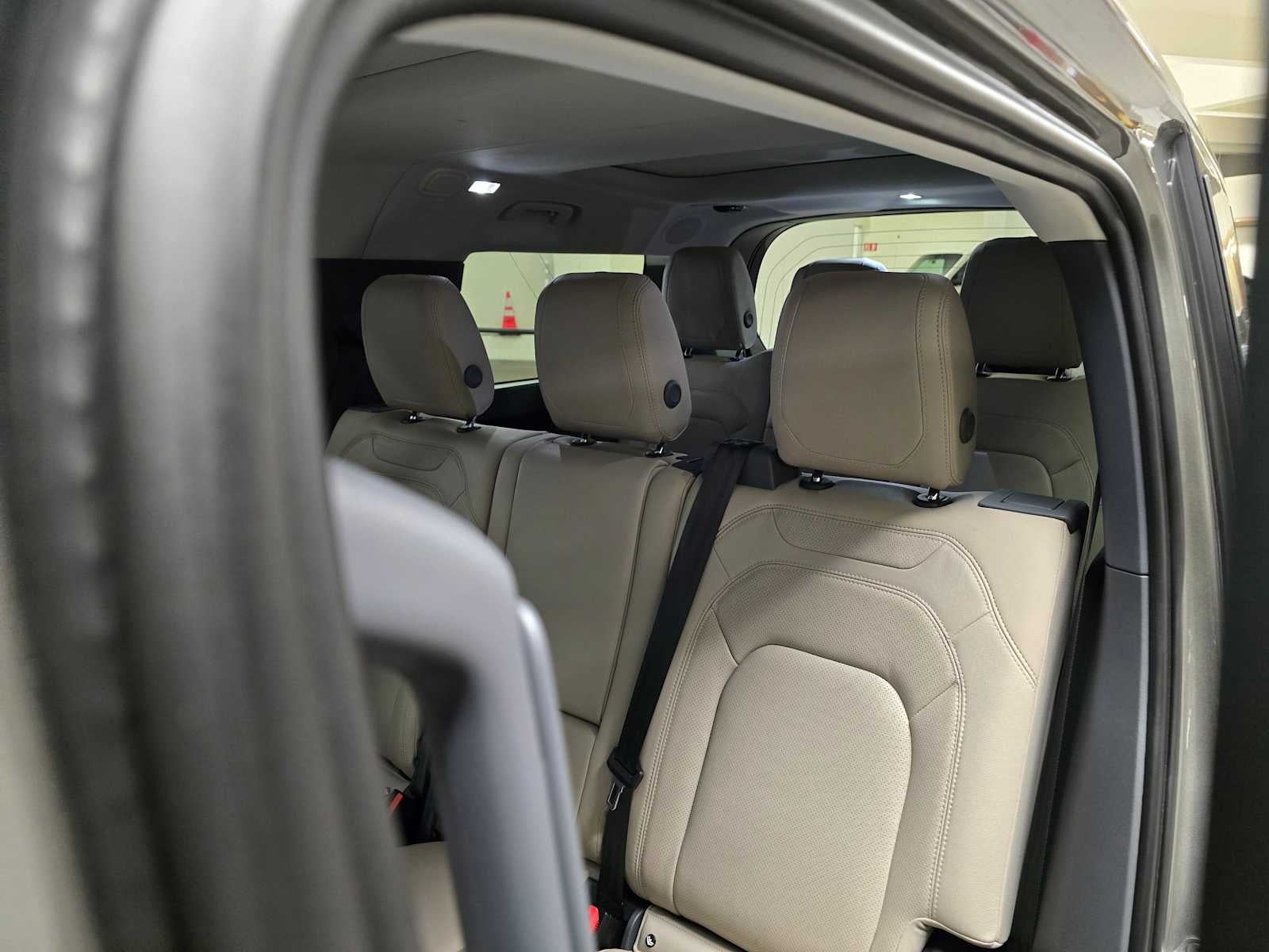 2023 Land Rover Defender SE 130 AWD