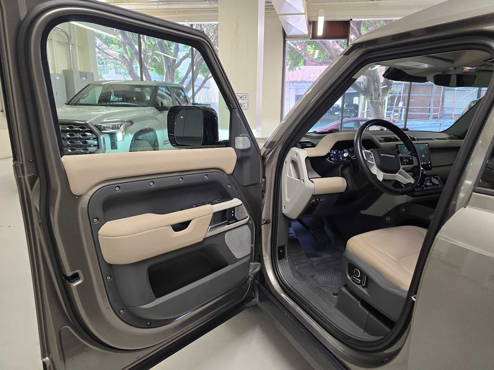 2023 Land Rover Defender SE 130 AWD