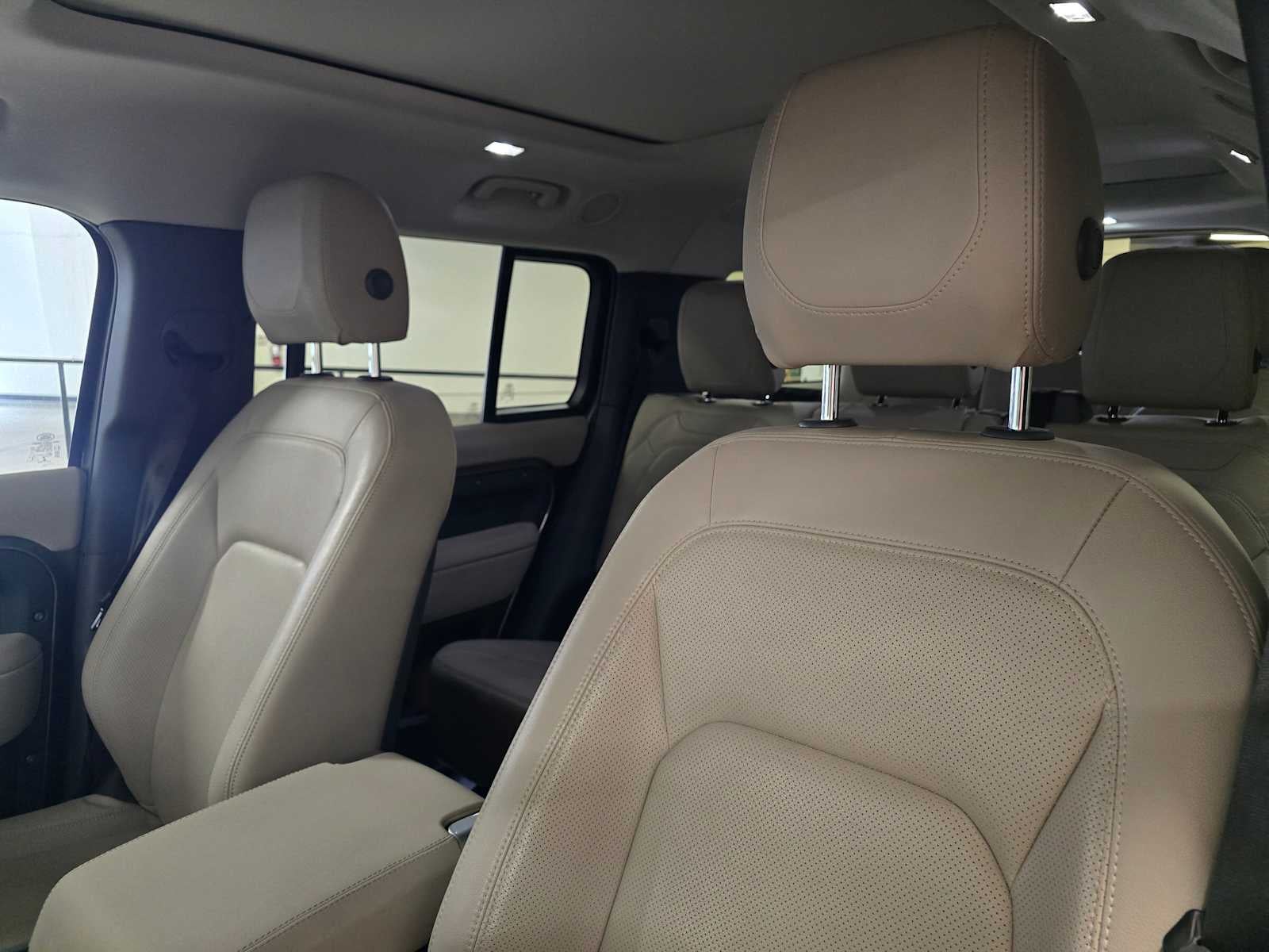 2023 Land Rover Defender SE 130 AWD