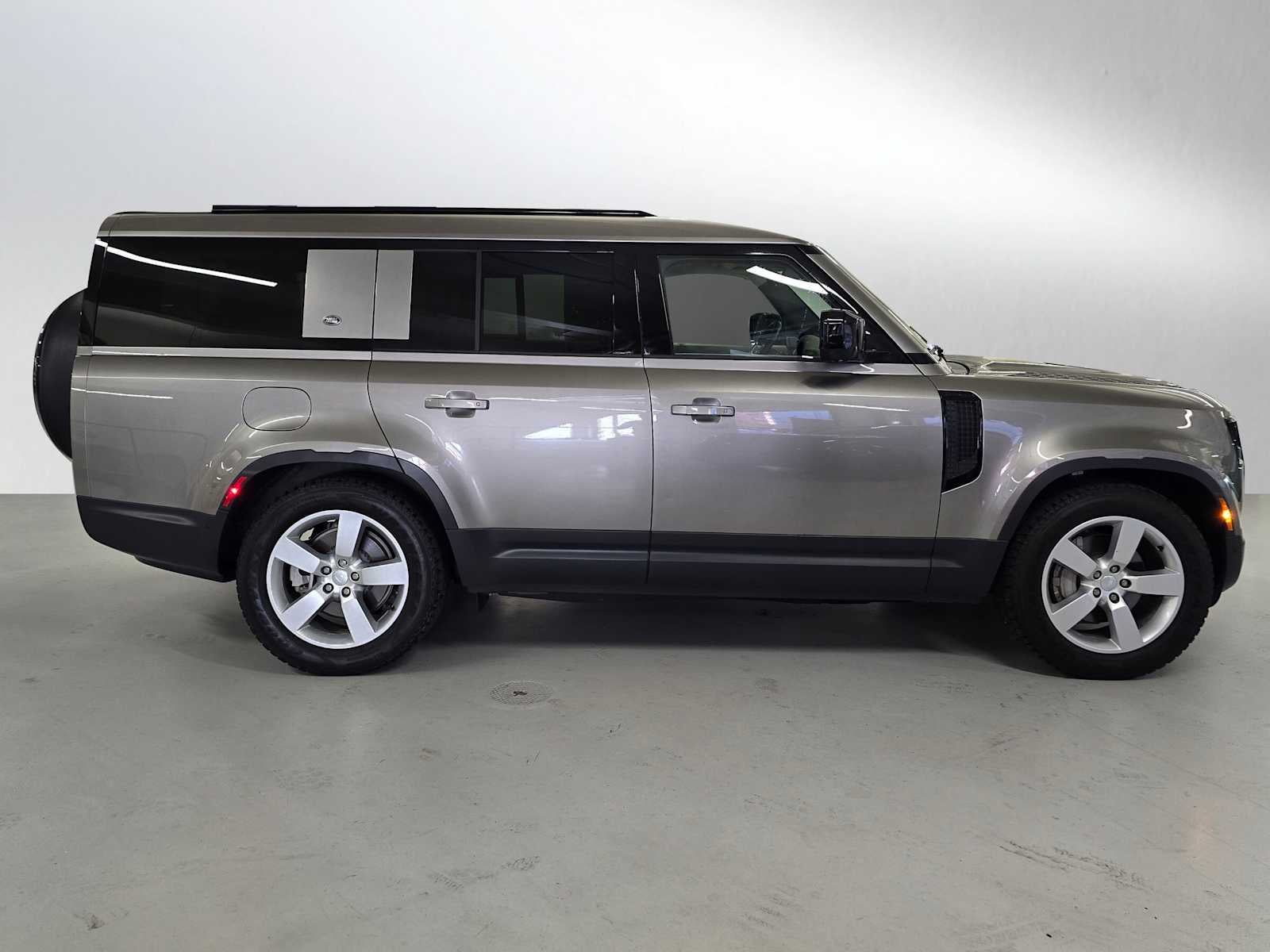 2023 Land Rover Defender SE 130 AWD