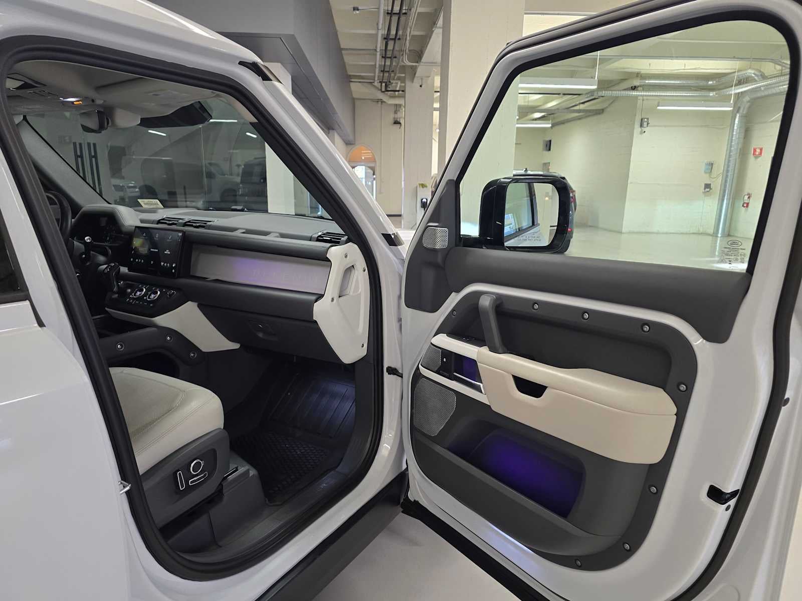 2023 Land Rover Defender SE 130 AWD