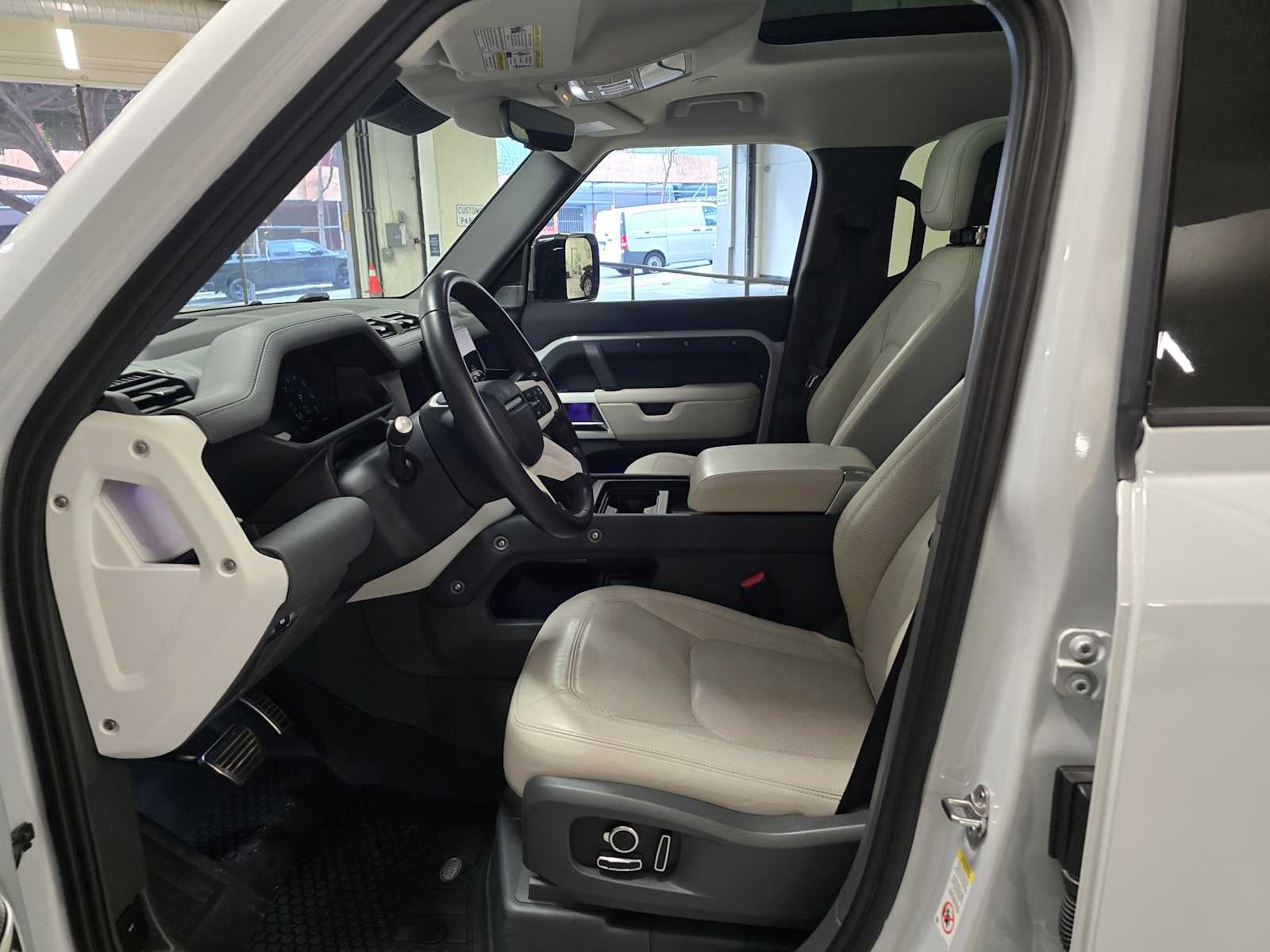 2023 Land Rover Defender SE 130 AWD