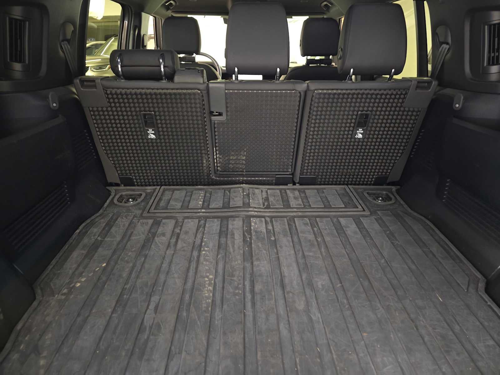 2024 Land Rover Defender Outbound 130 P400