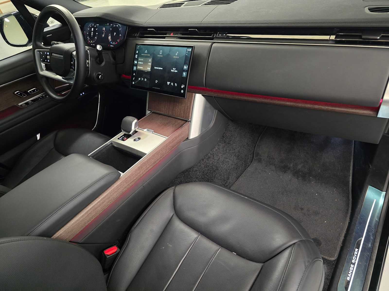2025 Land Rover Range Rover SE