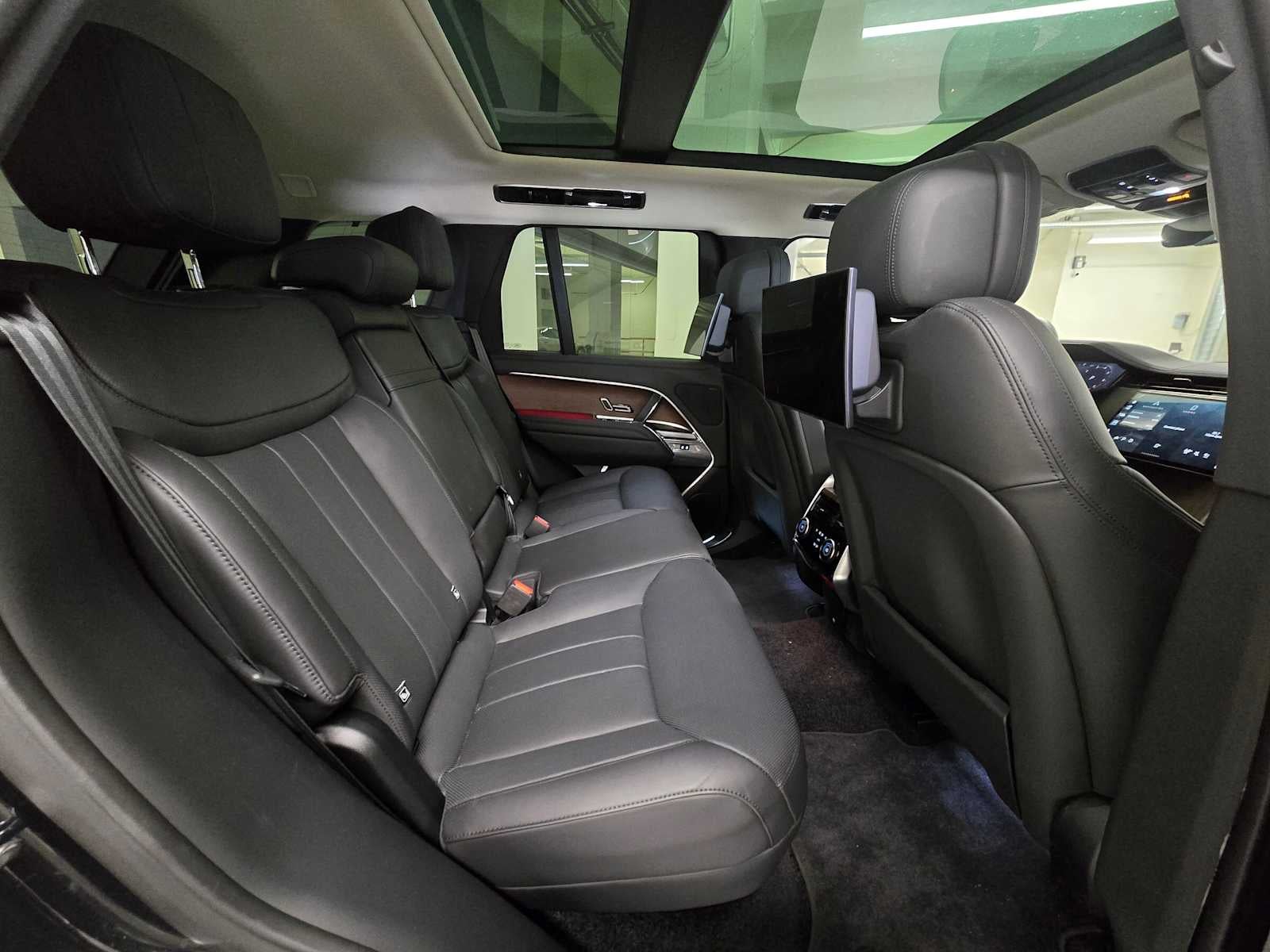 2025 Land Rover Range Rover SE