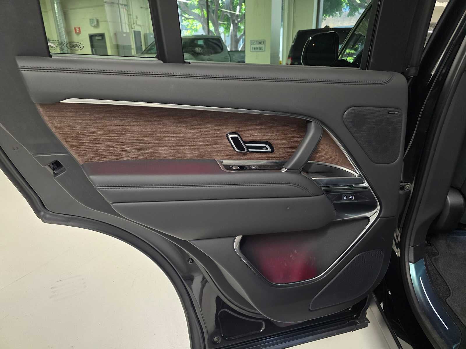 2025 Land Rover Range Rover SE