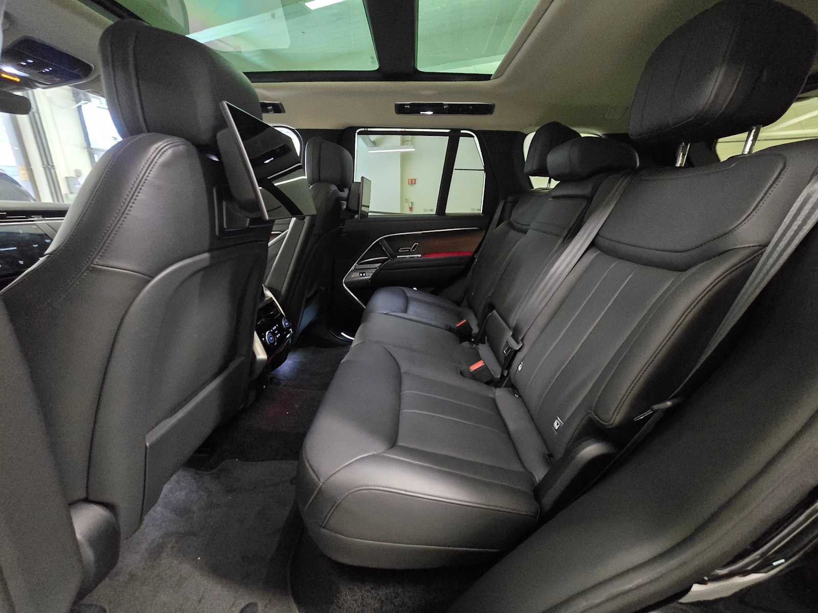 2025 Land Rover Range Rover SE