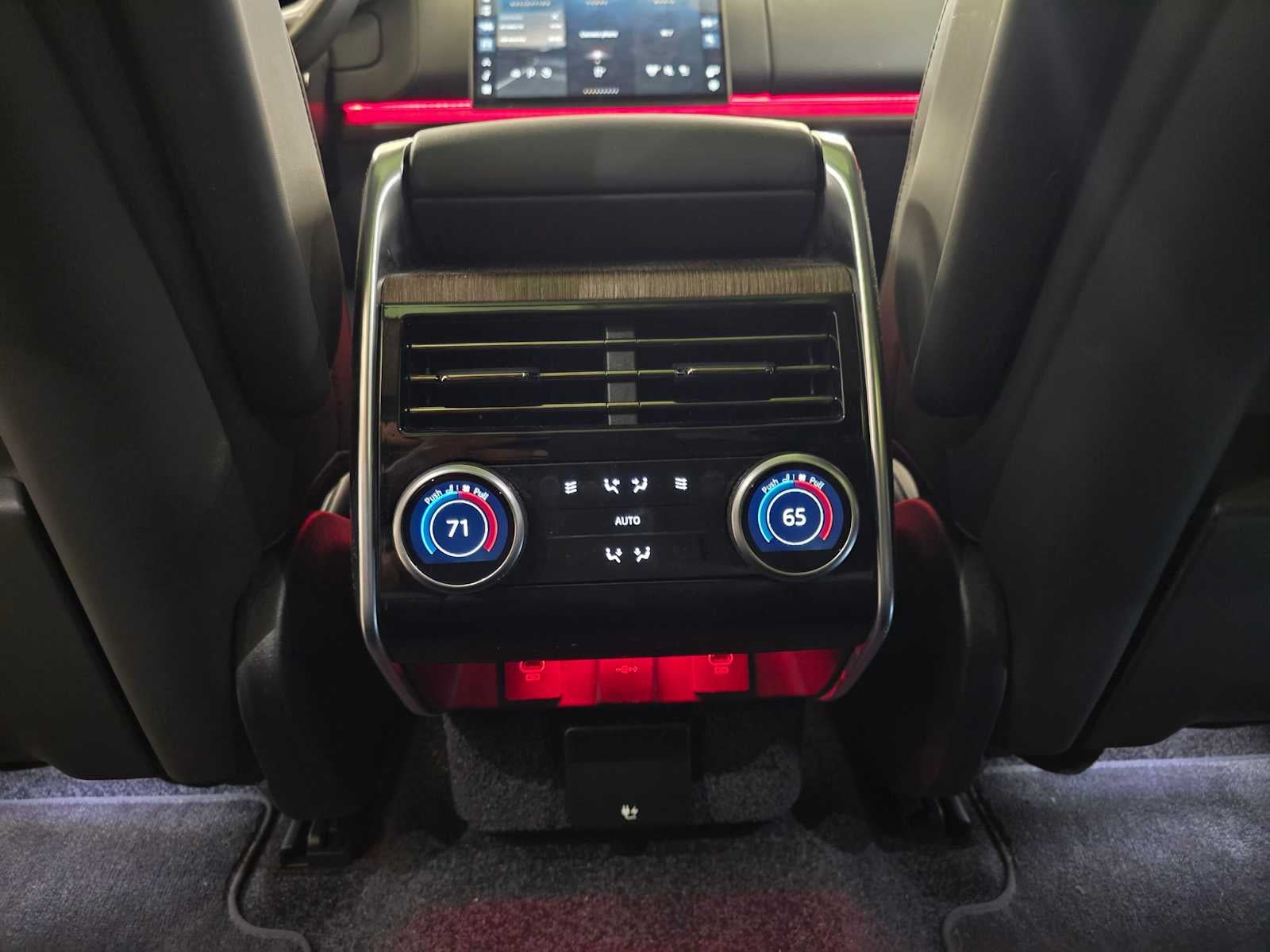 2025 Land Rover Range Rover SE