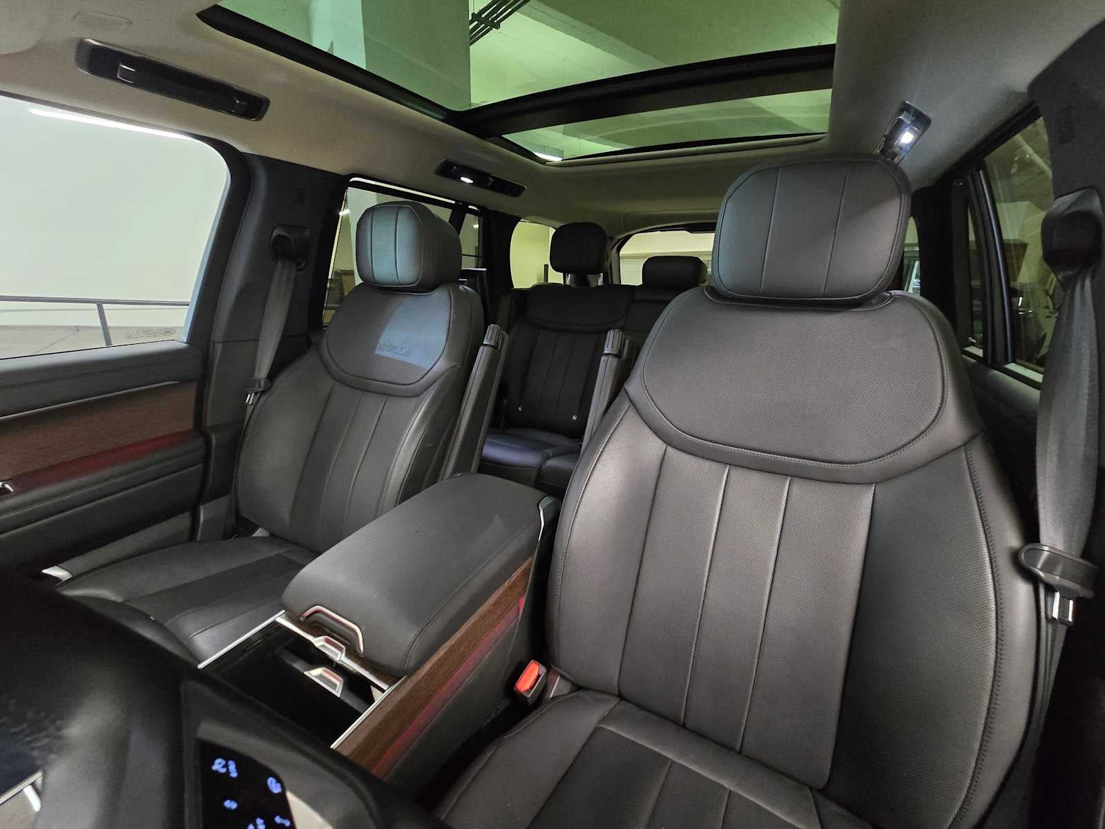2025 Land Rover Range Rover SE