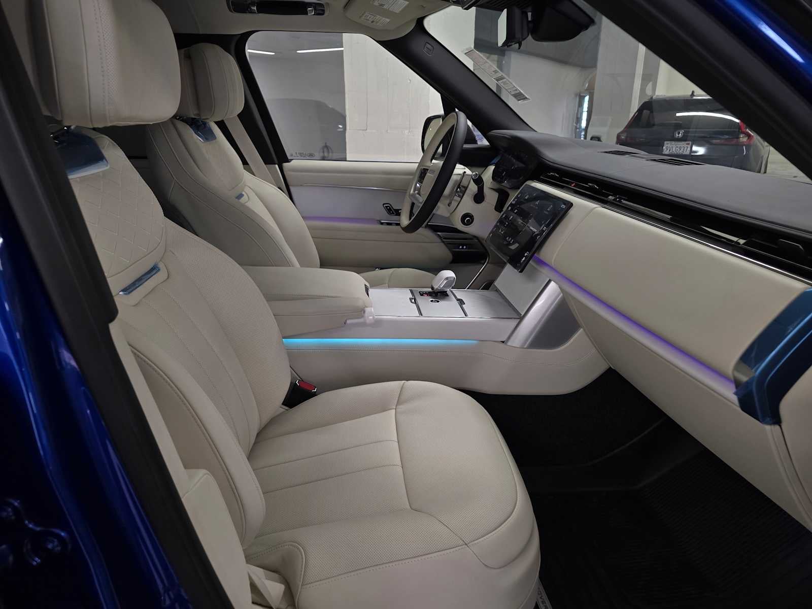 2025 Land Rover Range Rover SV