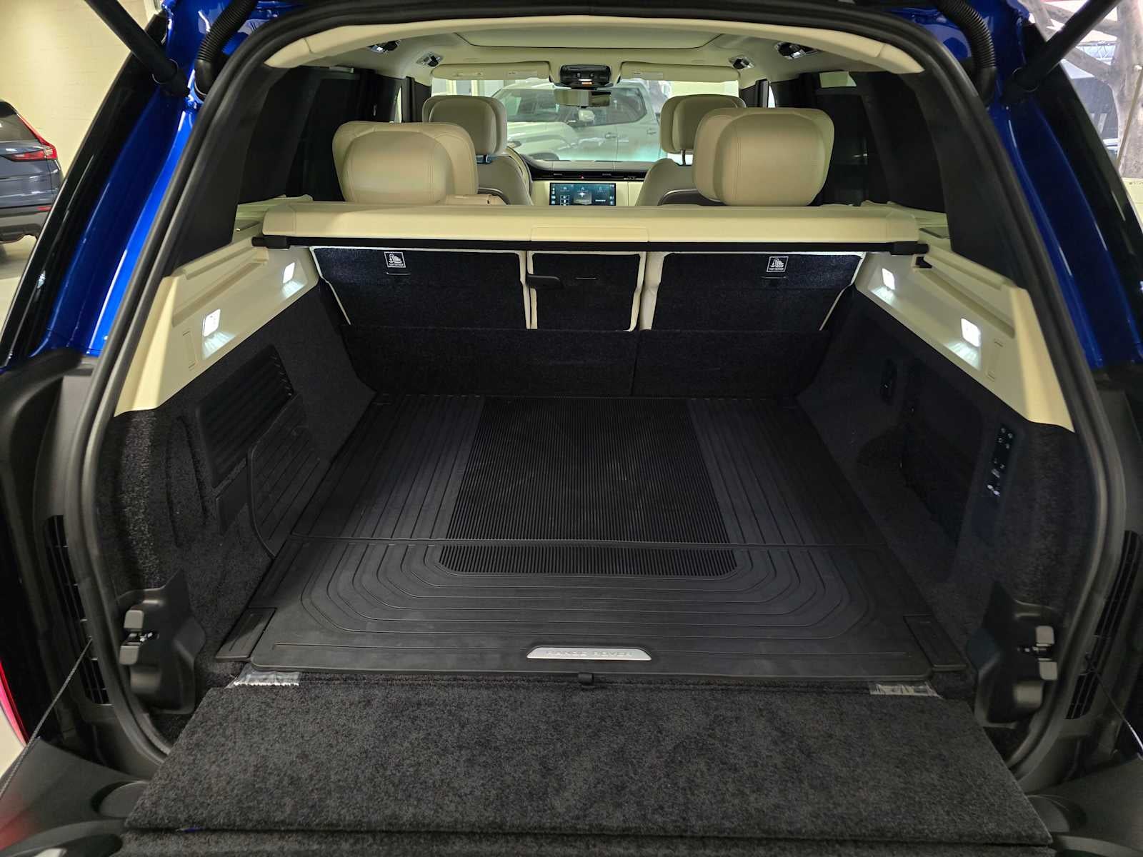 2025 Land Rover Range Rover SV