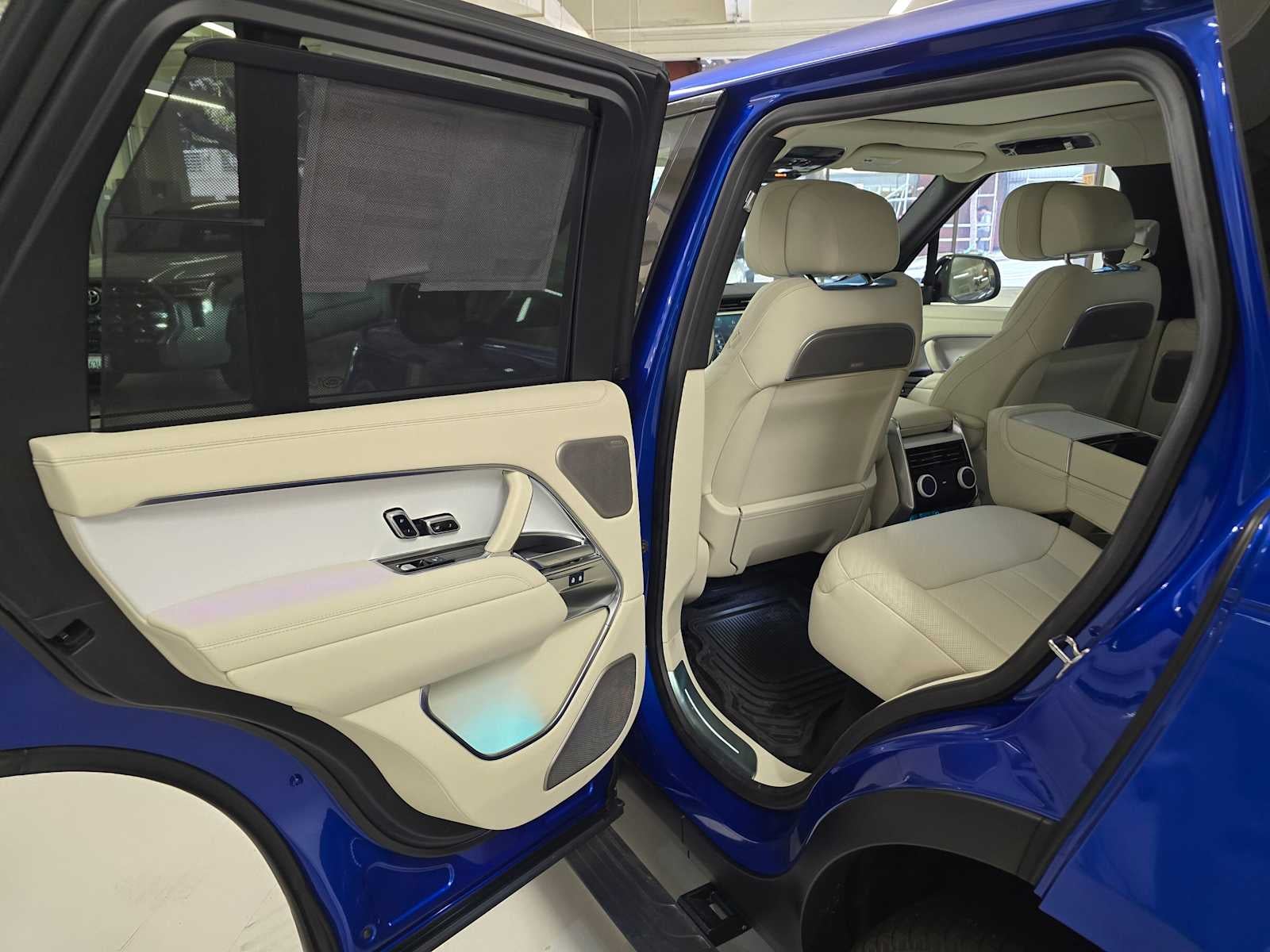 2025 Land Rover Range Rover SV