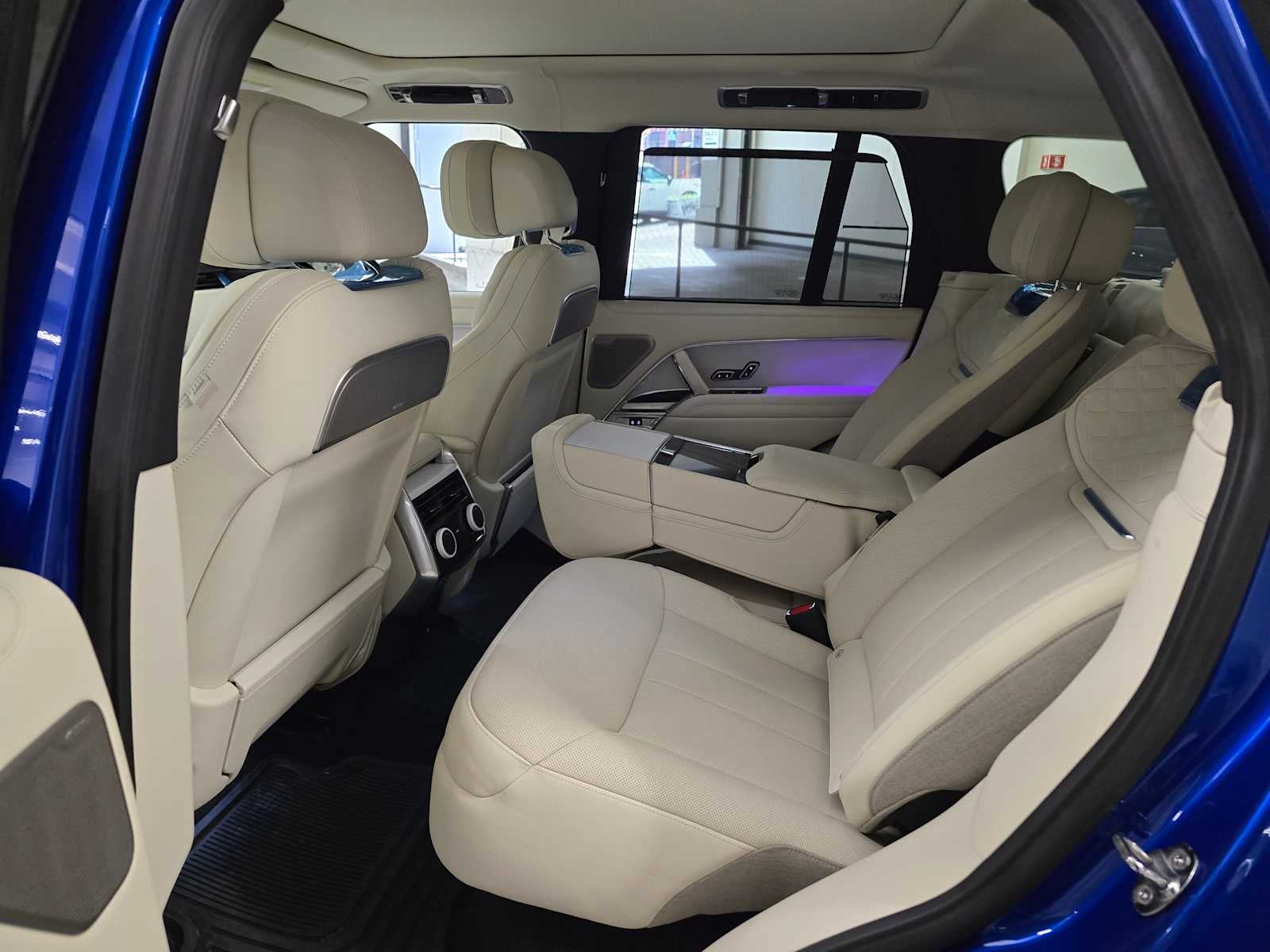 2025 Land Rover Range Rover SV