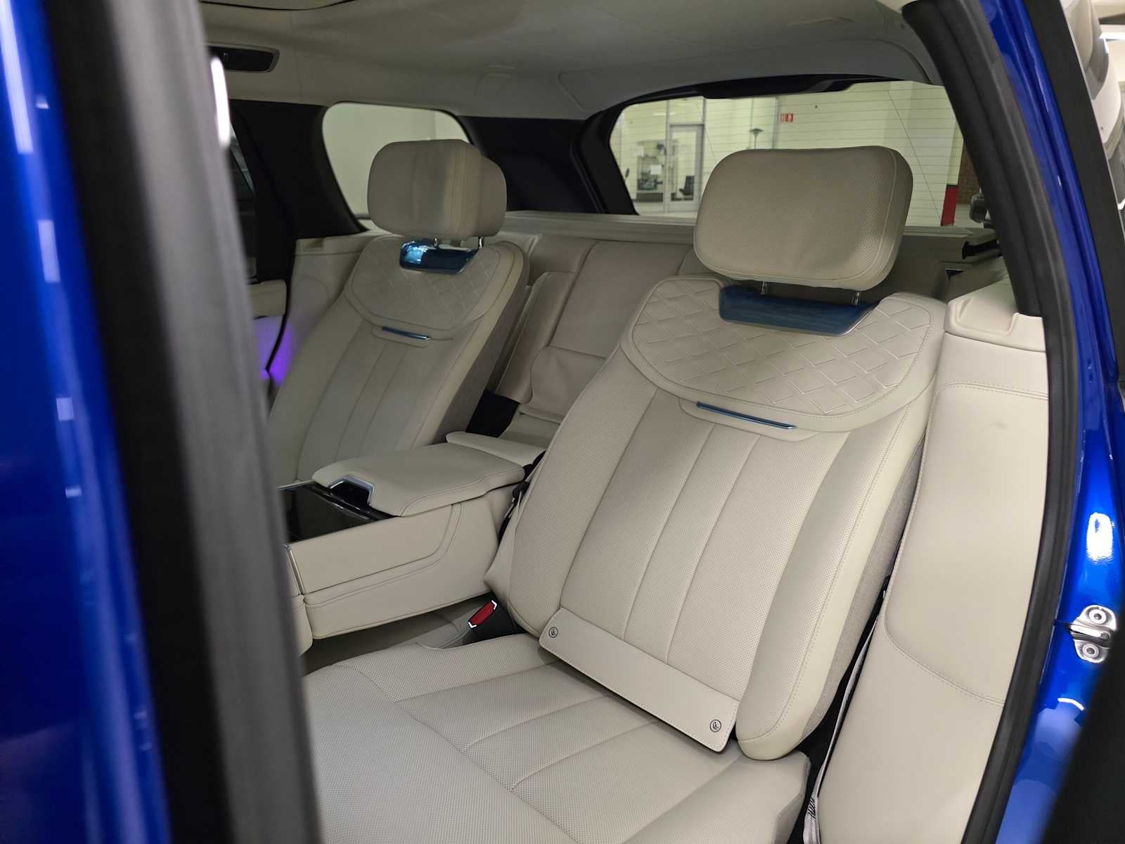 2025 Land Rover Range Rover SV