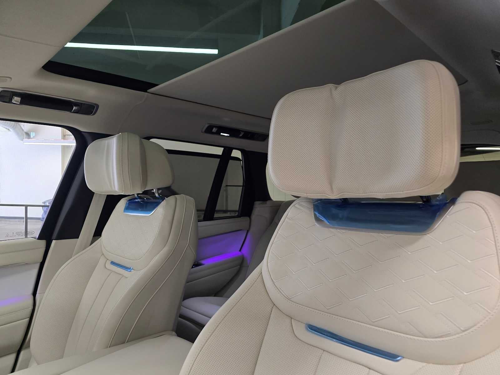 2025 Land Rover Range Rover SV