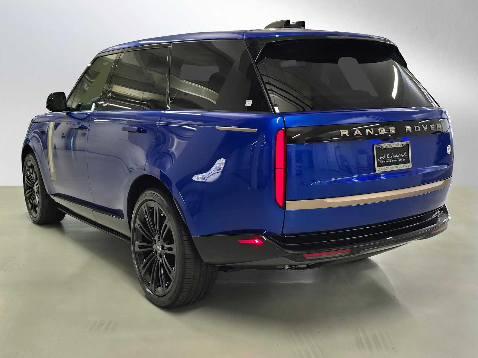 2025 Land Rover Range Rover SV