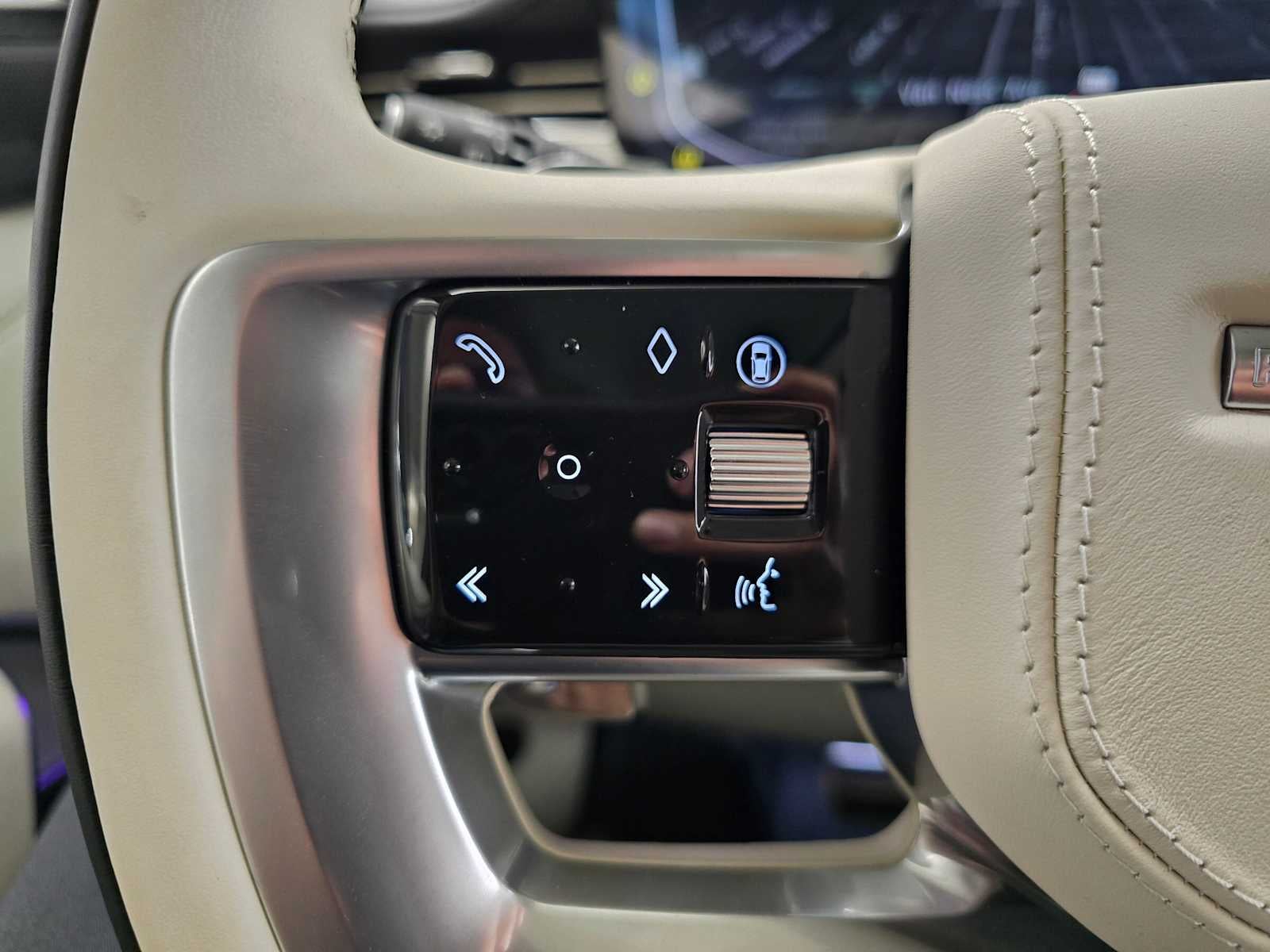 2025 Land Rover Range Rover SV