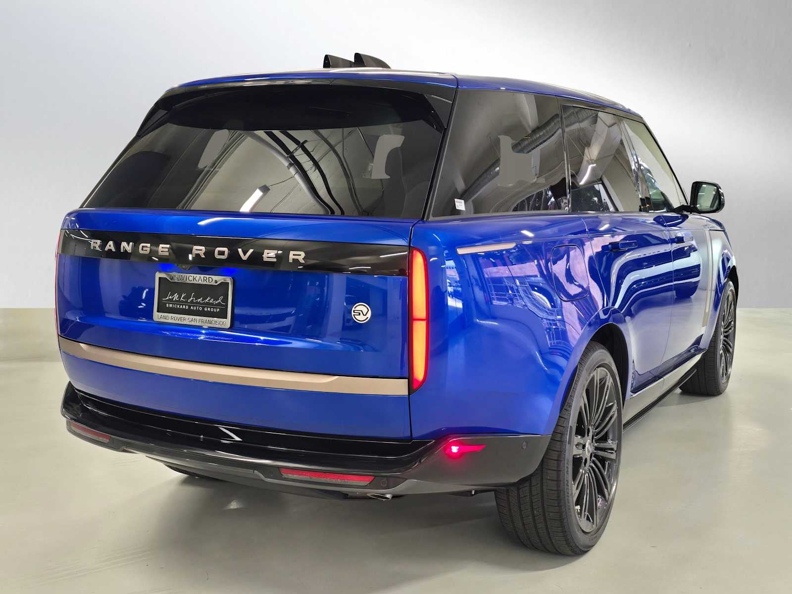 2025 Land Rover Range Rover SV
