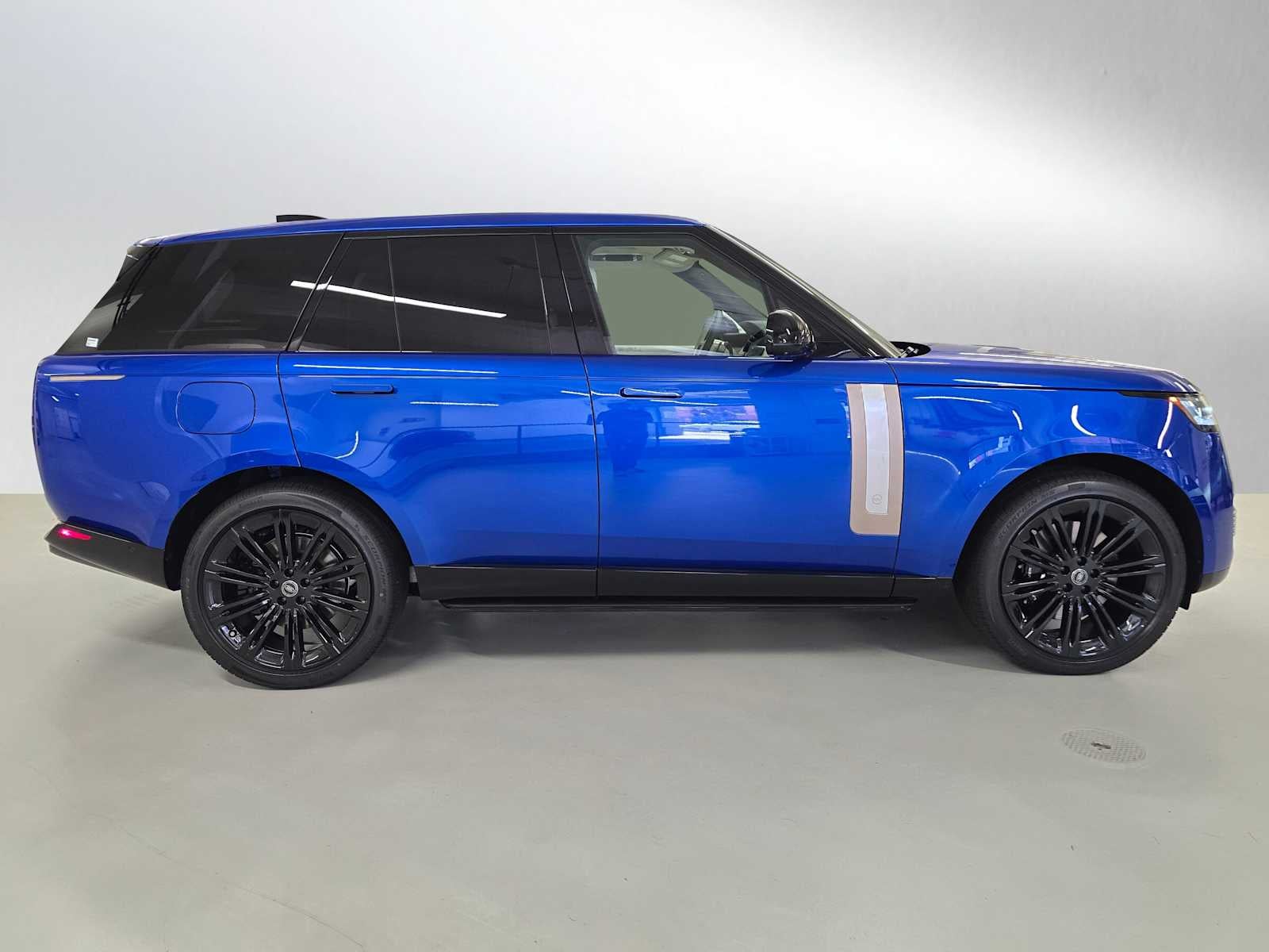 2025 Land Rover Range Rover SV