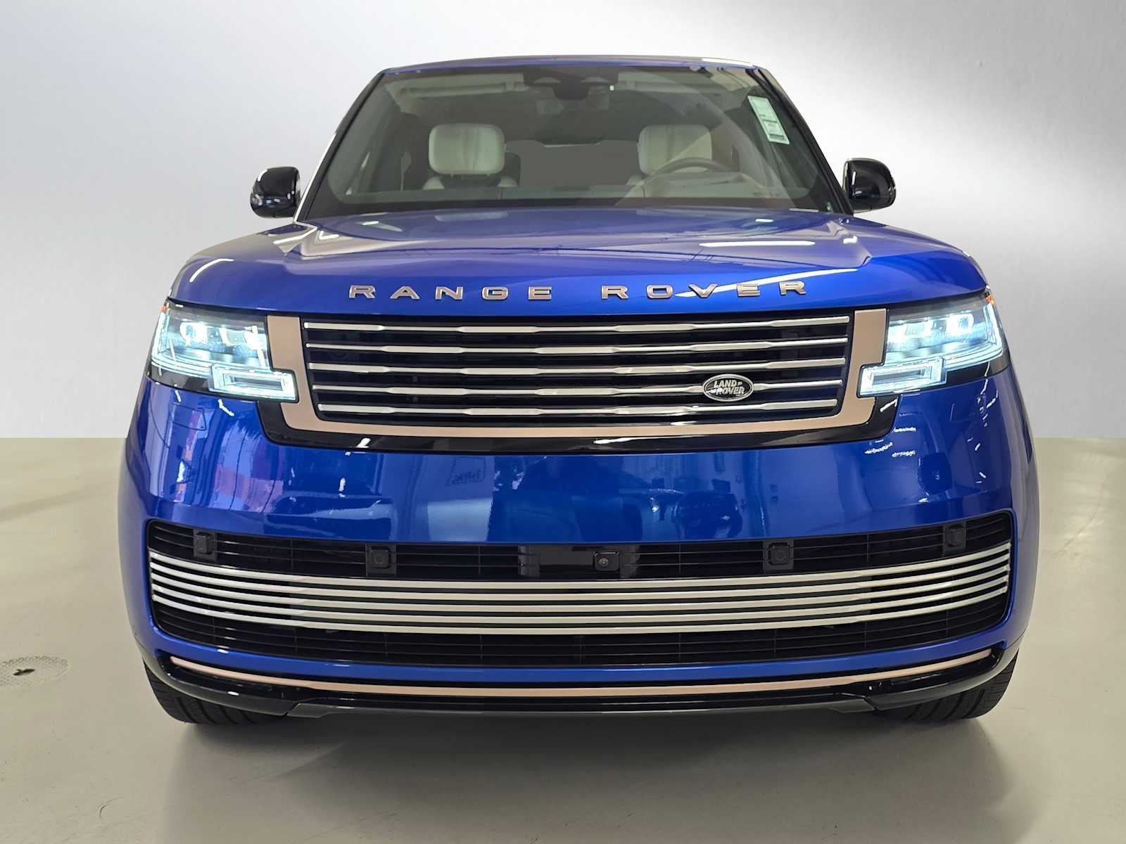 2025 Land Rover Range Rover SV