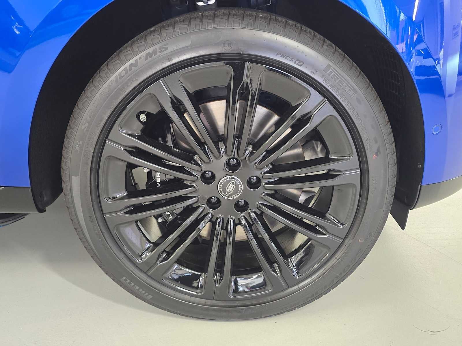 2025 Land Rover Range Rover SV