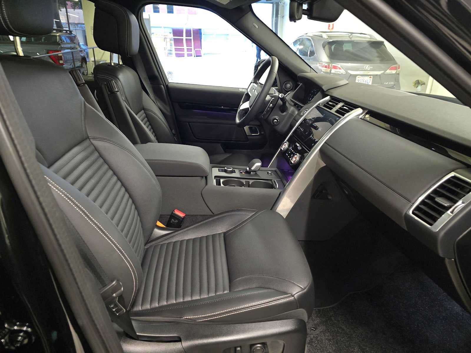 2025 Land Rover Discovery S