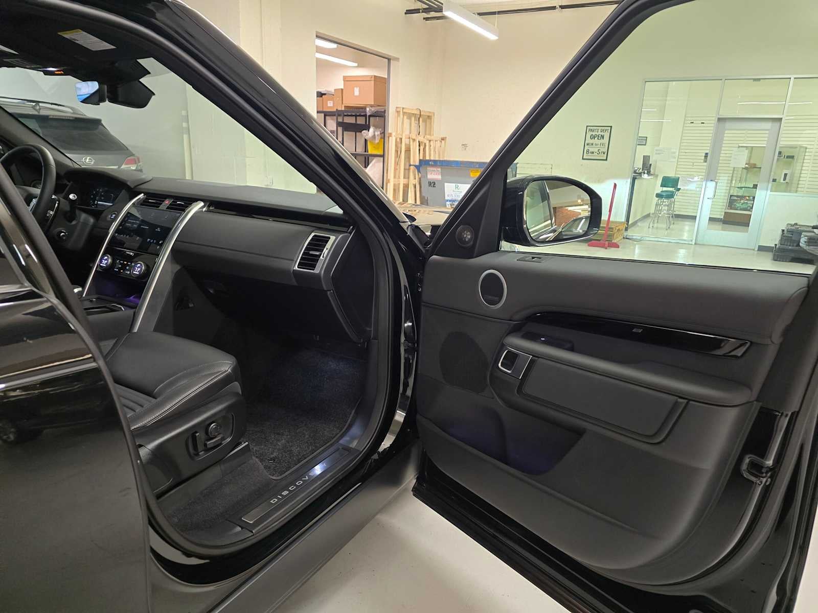 2025 Land Rover Discovery S