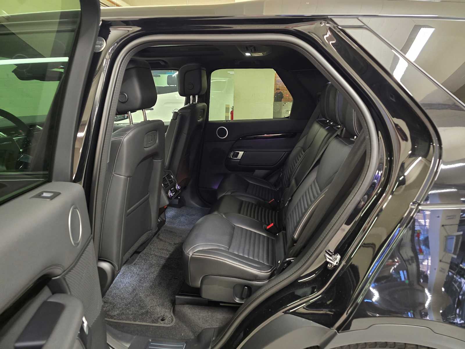 2025 Land Rover Discovery S