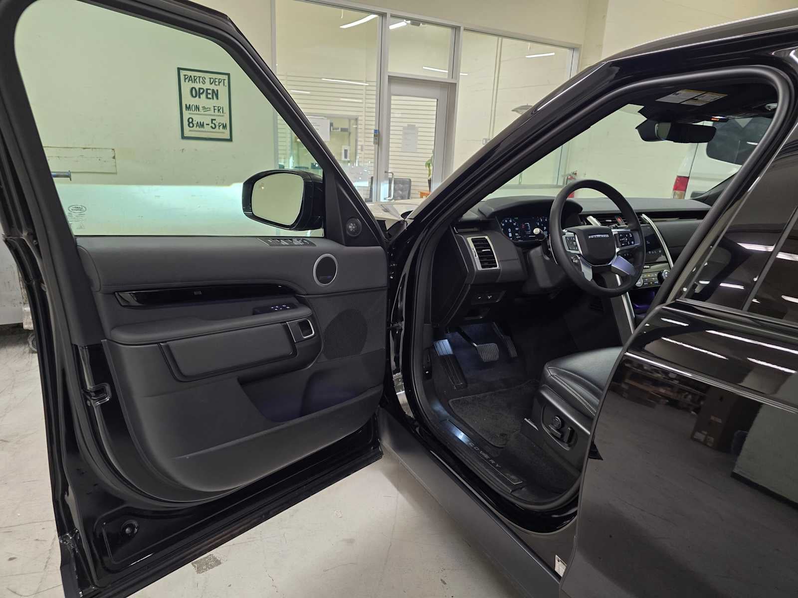 2025 Land Rover Discovery S