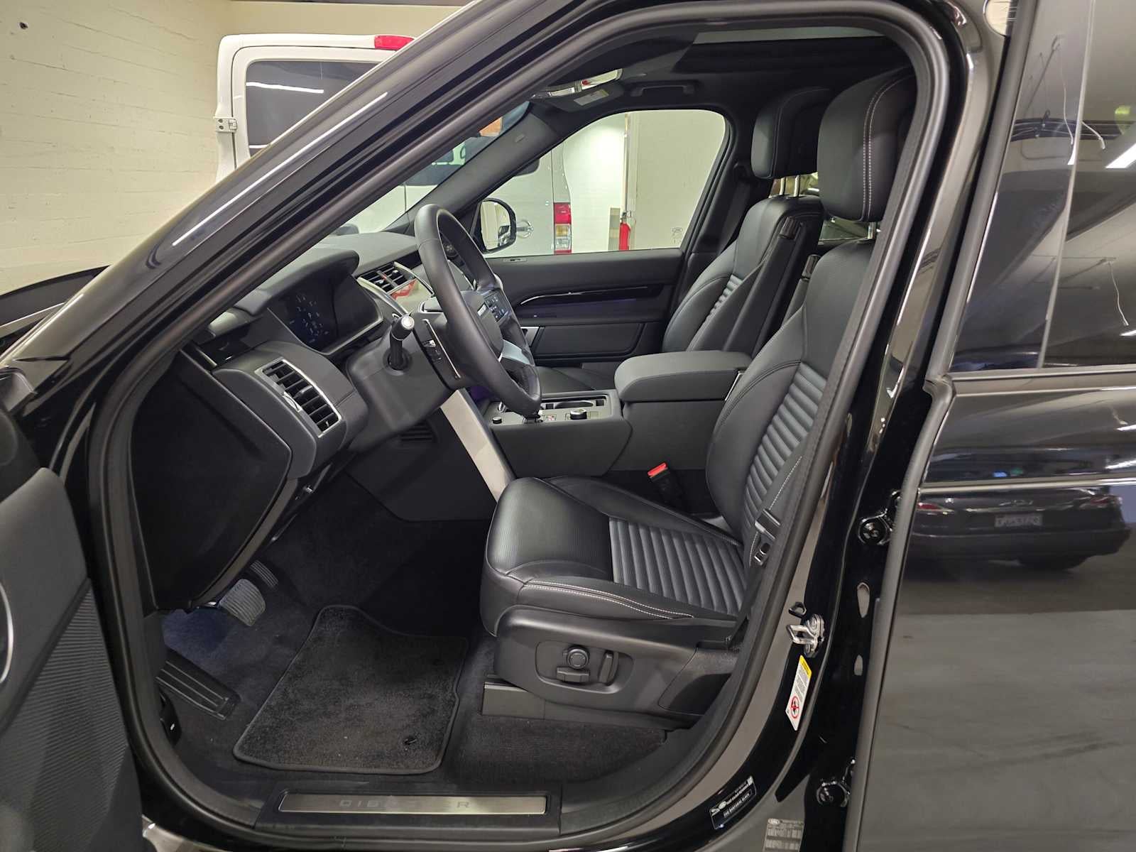 2025 Land Rover Discovery S