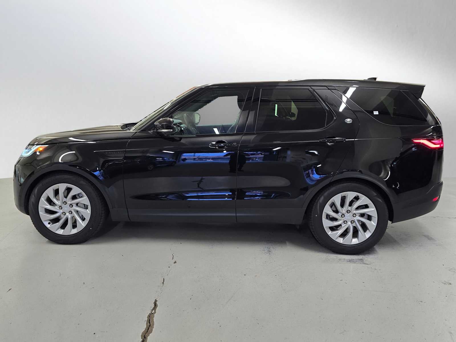 2025 Land Rover Discovery S