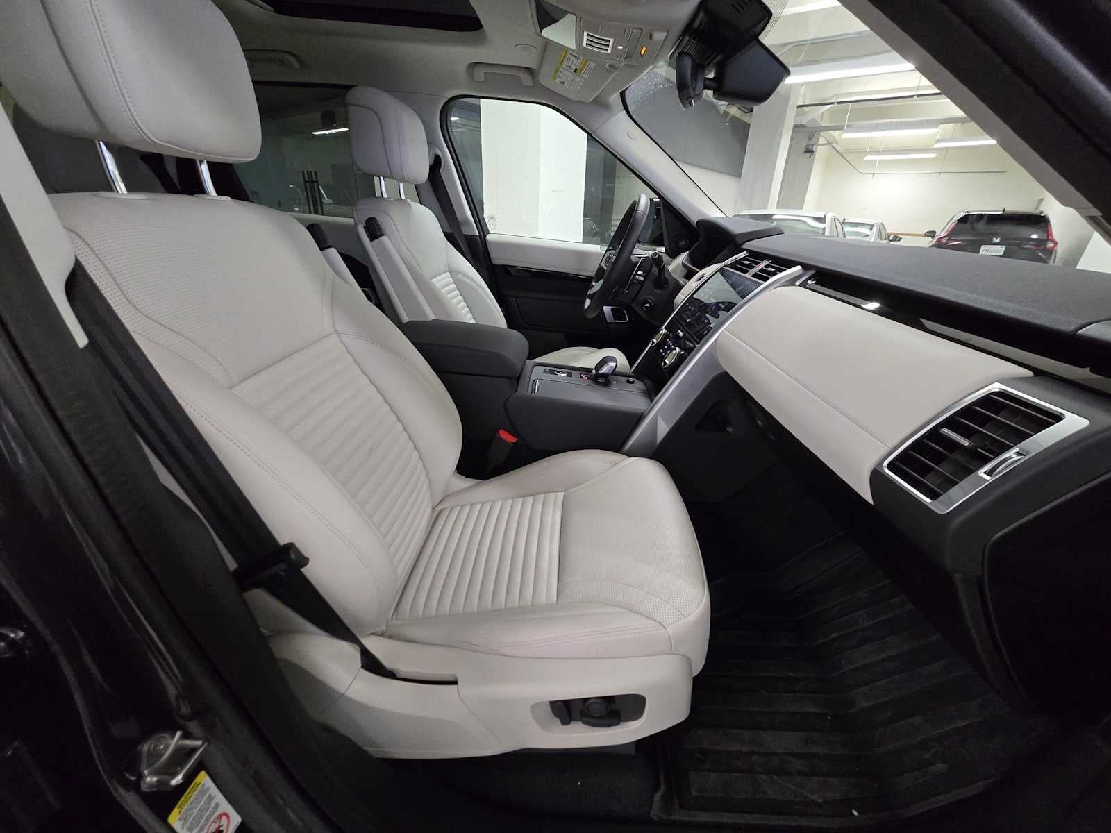 2025 Land Rover Discovery S