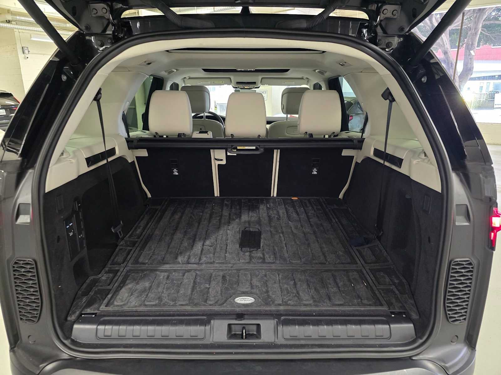 2025 Land Rover Discovery S