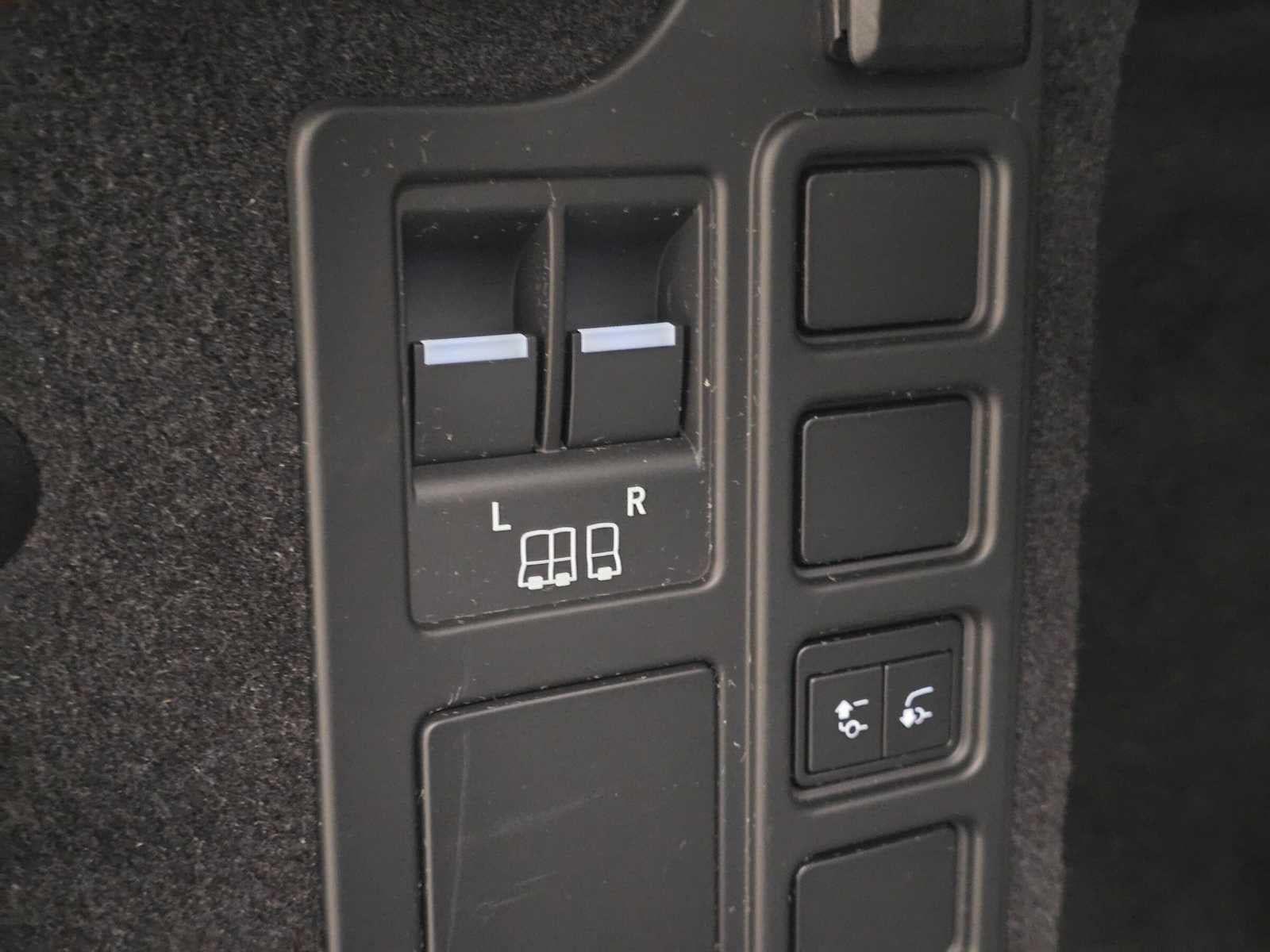2025 Land Rover Discovery S