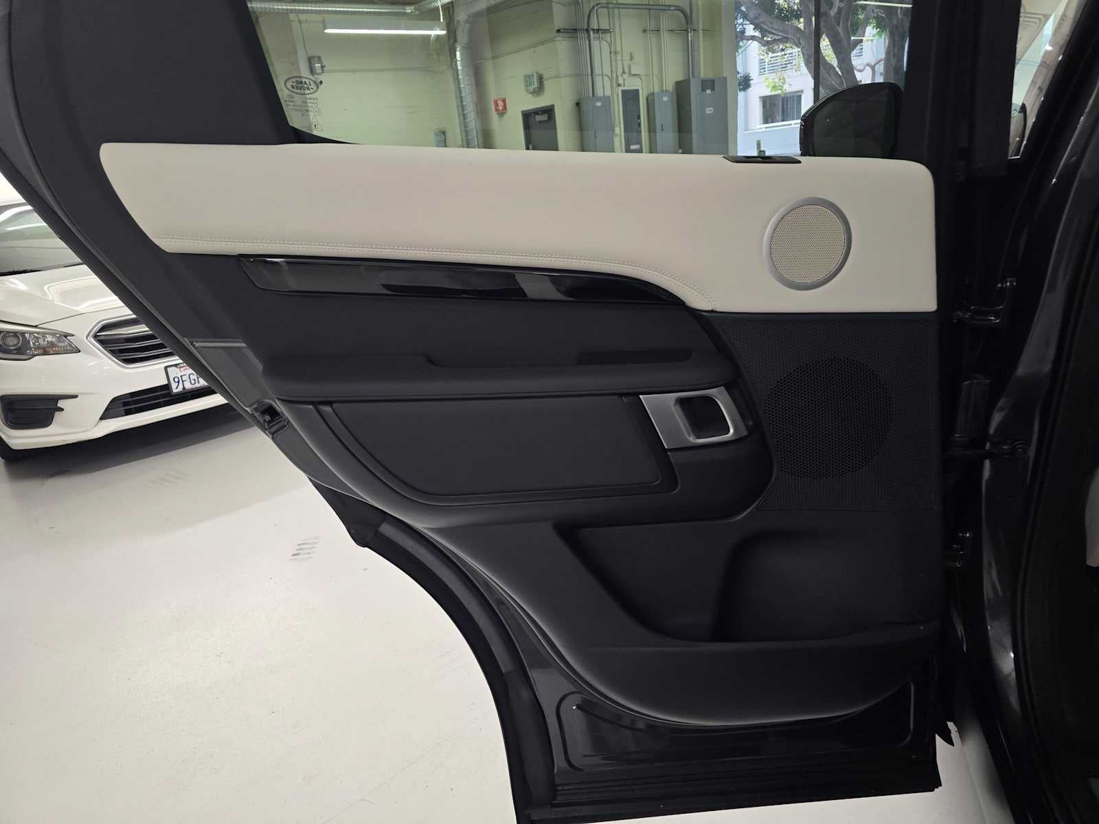 2025 Land Rover Discovery S