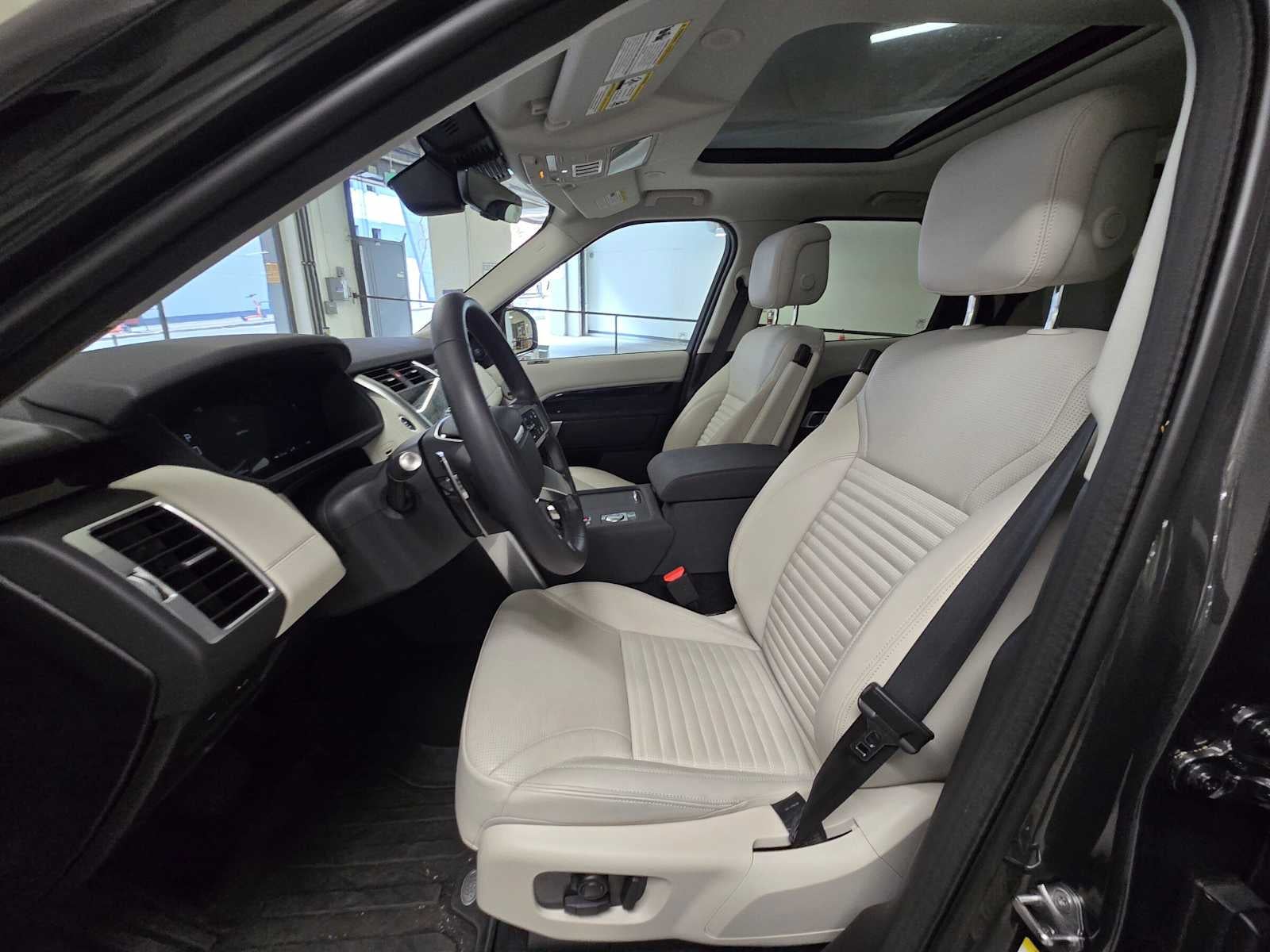 2025 Land Rover Discovery S