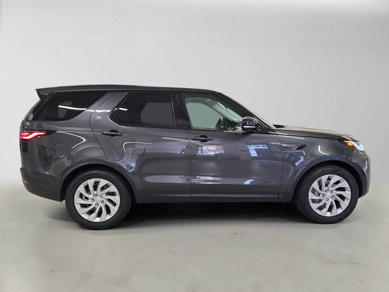 2025 Land Rover Discovery S