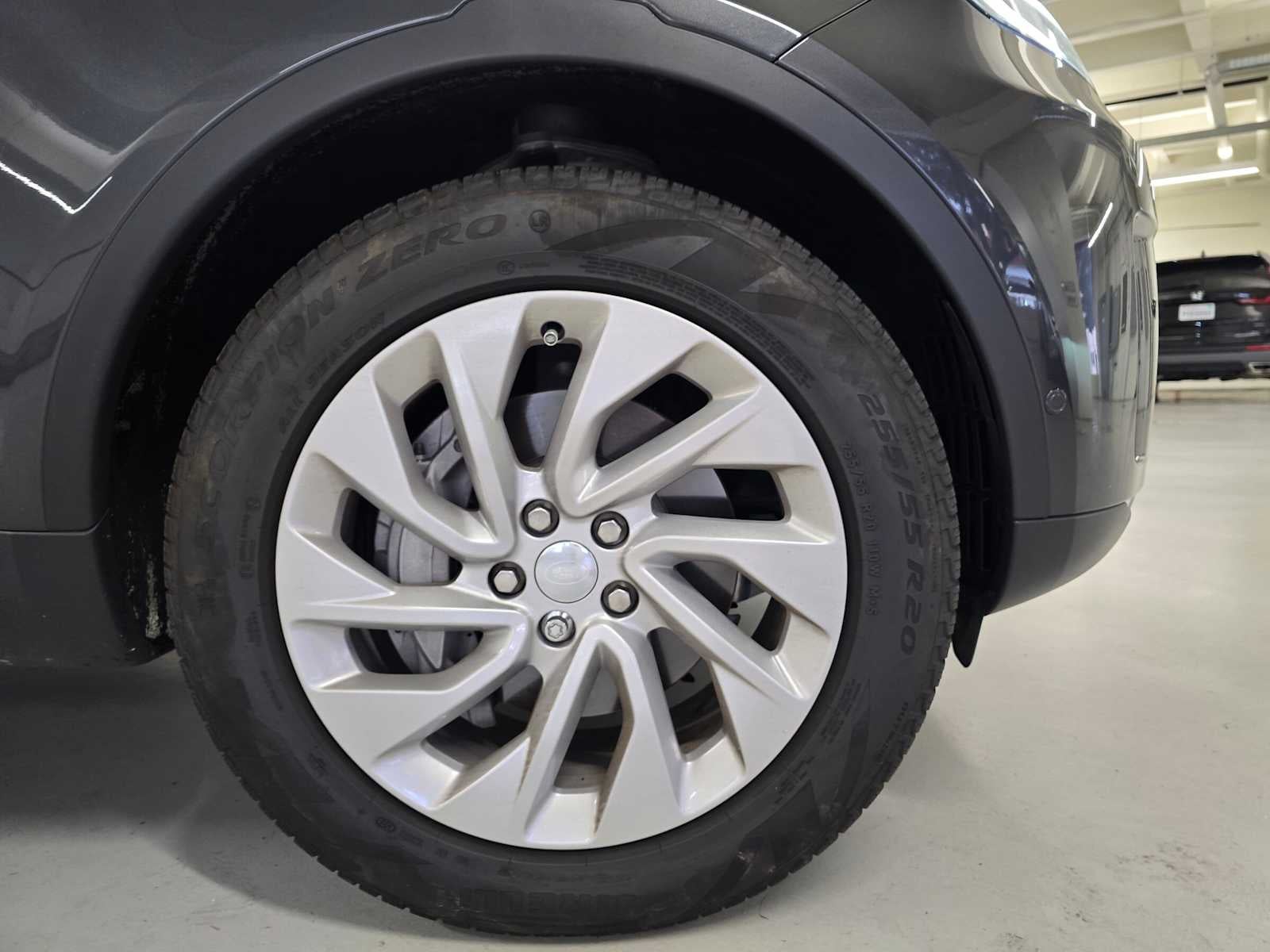 2025 Land Rover Discovery S