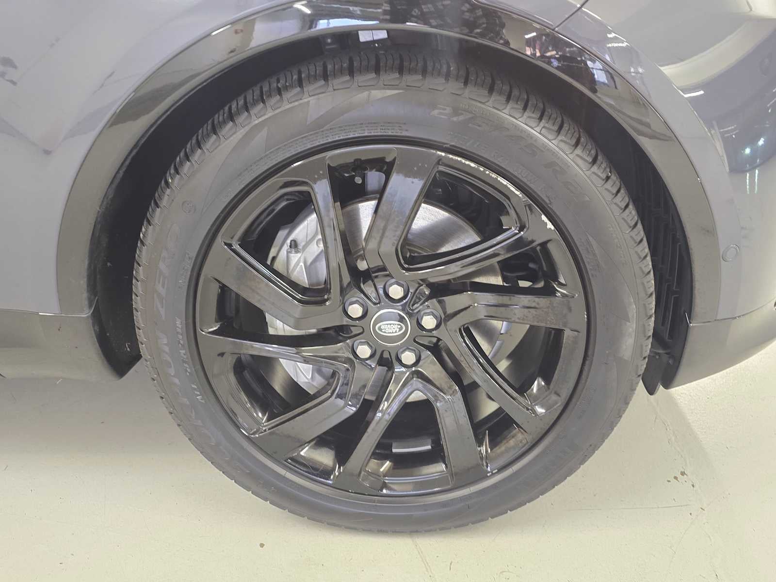 2025 Land Rover Discovery Dynamic SE