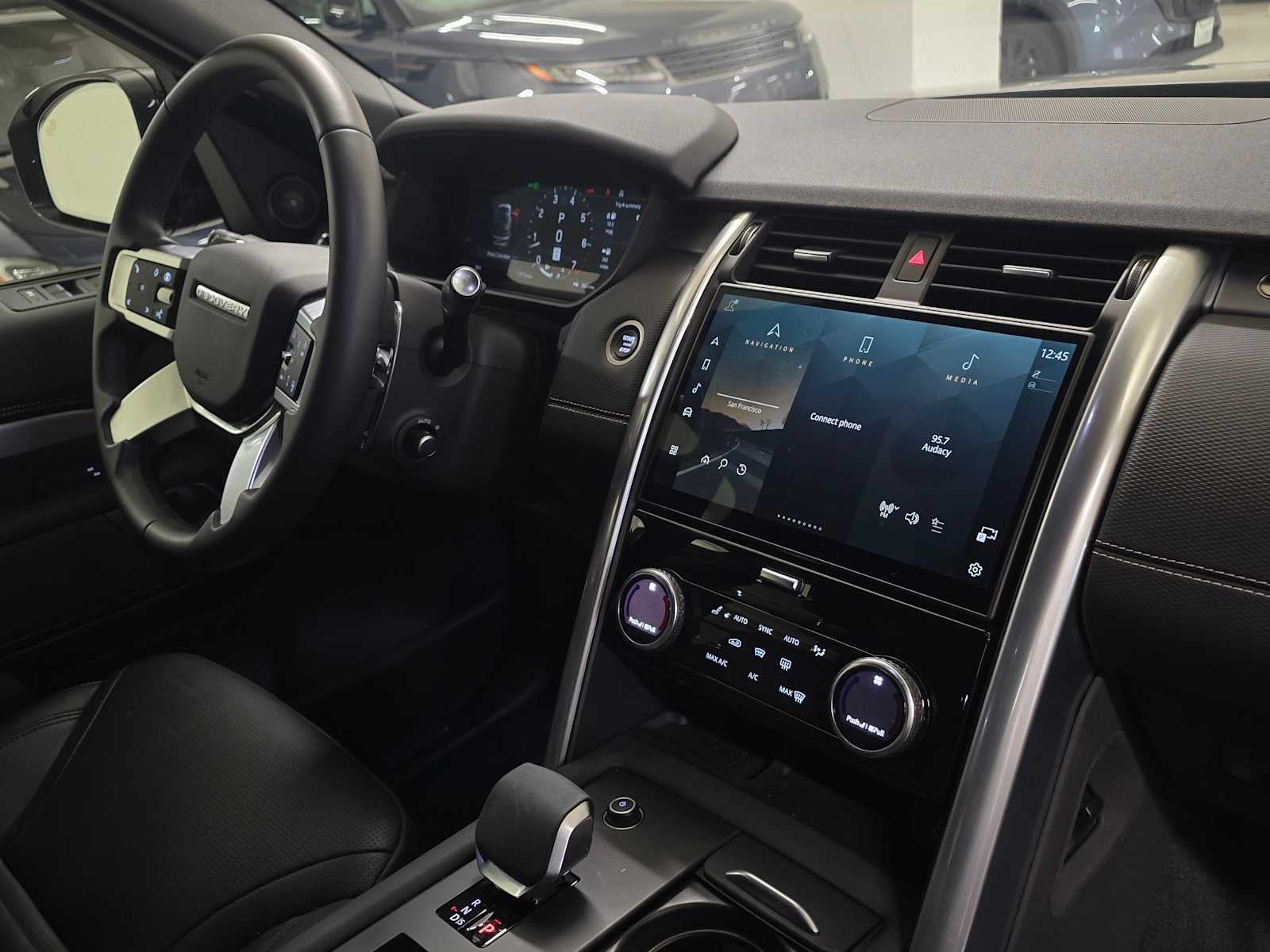 2025 Land Rover Discovery Dynamic SE