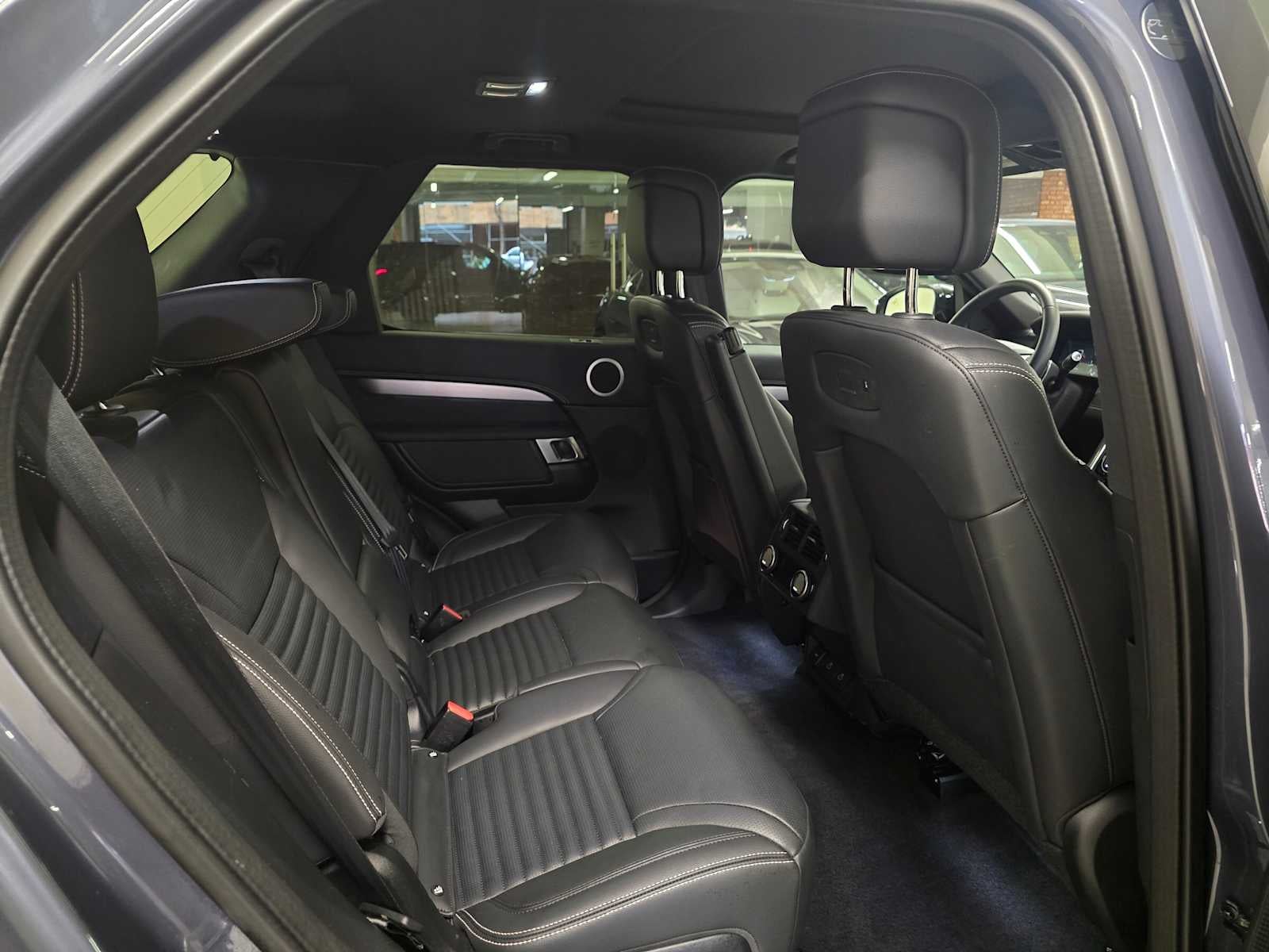 2025 Land Rover Discovery Dynamic SE