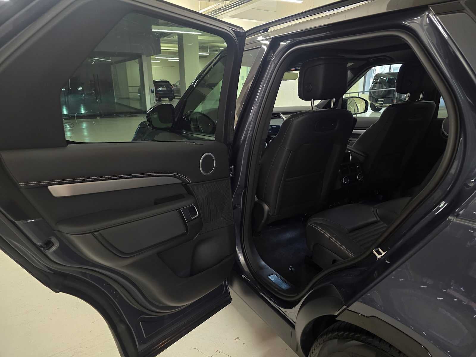 2025 Land Rover Discovery Dynamic SE